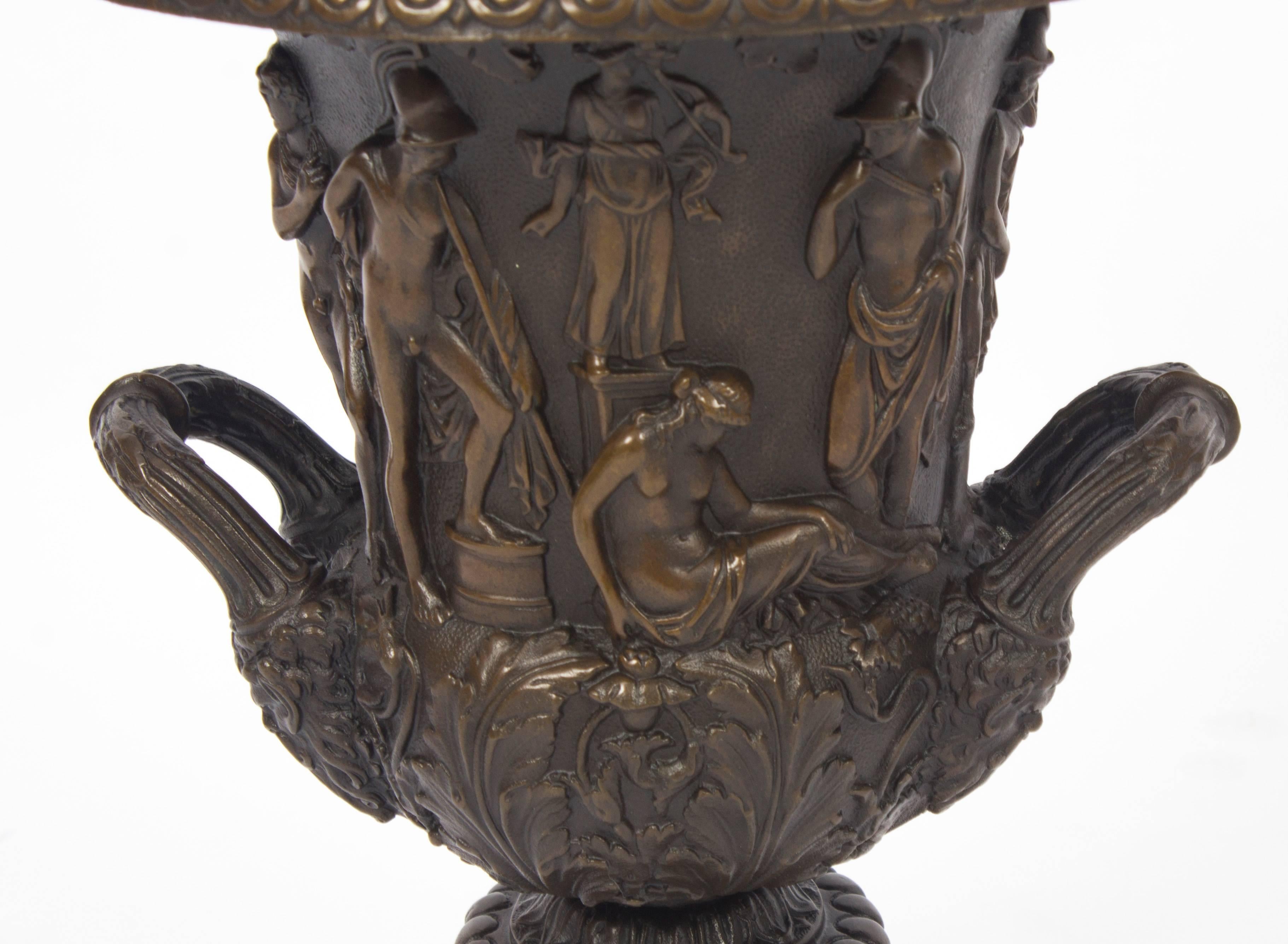 Bronze Paire d'Urnes Campana en bronze Grand Tour Borghese:: 19ème siècle