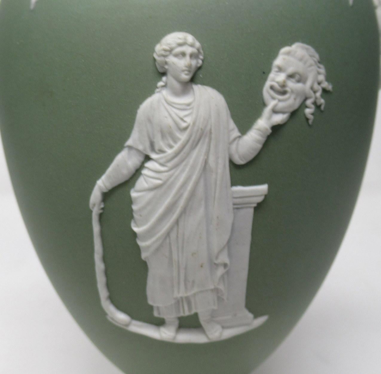 Antique Pair of Green Wedgwood Jasper Ware Urns Vases Mythological Scenes In Good Condition In Dublin, Ireland