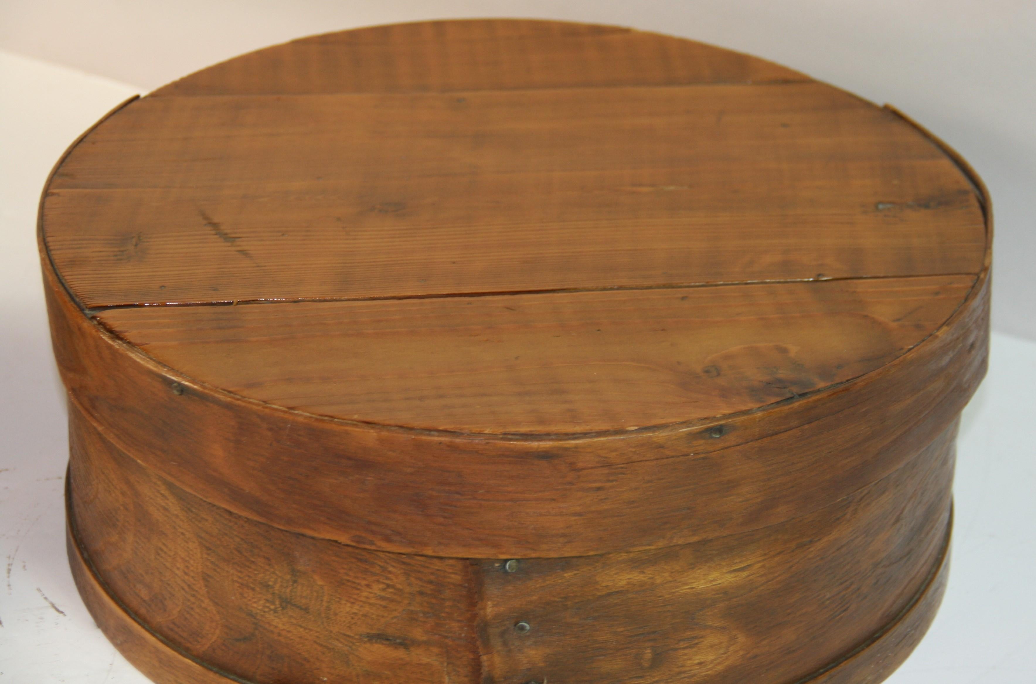 Pareja de Antiguas Cajas de Madera Hand Made para Sombreros/Almacenar principios del siglo XX en venta