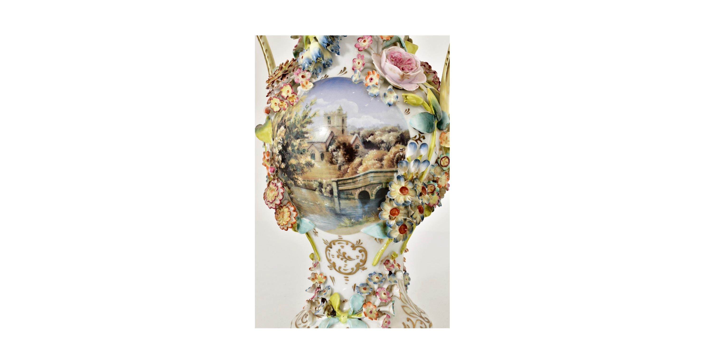 Pareja antigua /Urnas cubiertas de porcelana pintadas a mano por Jacob Petit 