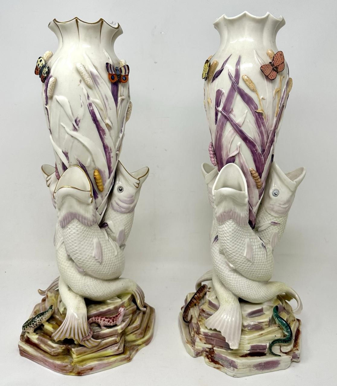 Antikes Paar irische Belleek-Porzellanvasen mit dreifachem Fisch, seltene Vasen, 1863-1890, Irland  (Viktorianisch) im Angebot