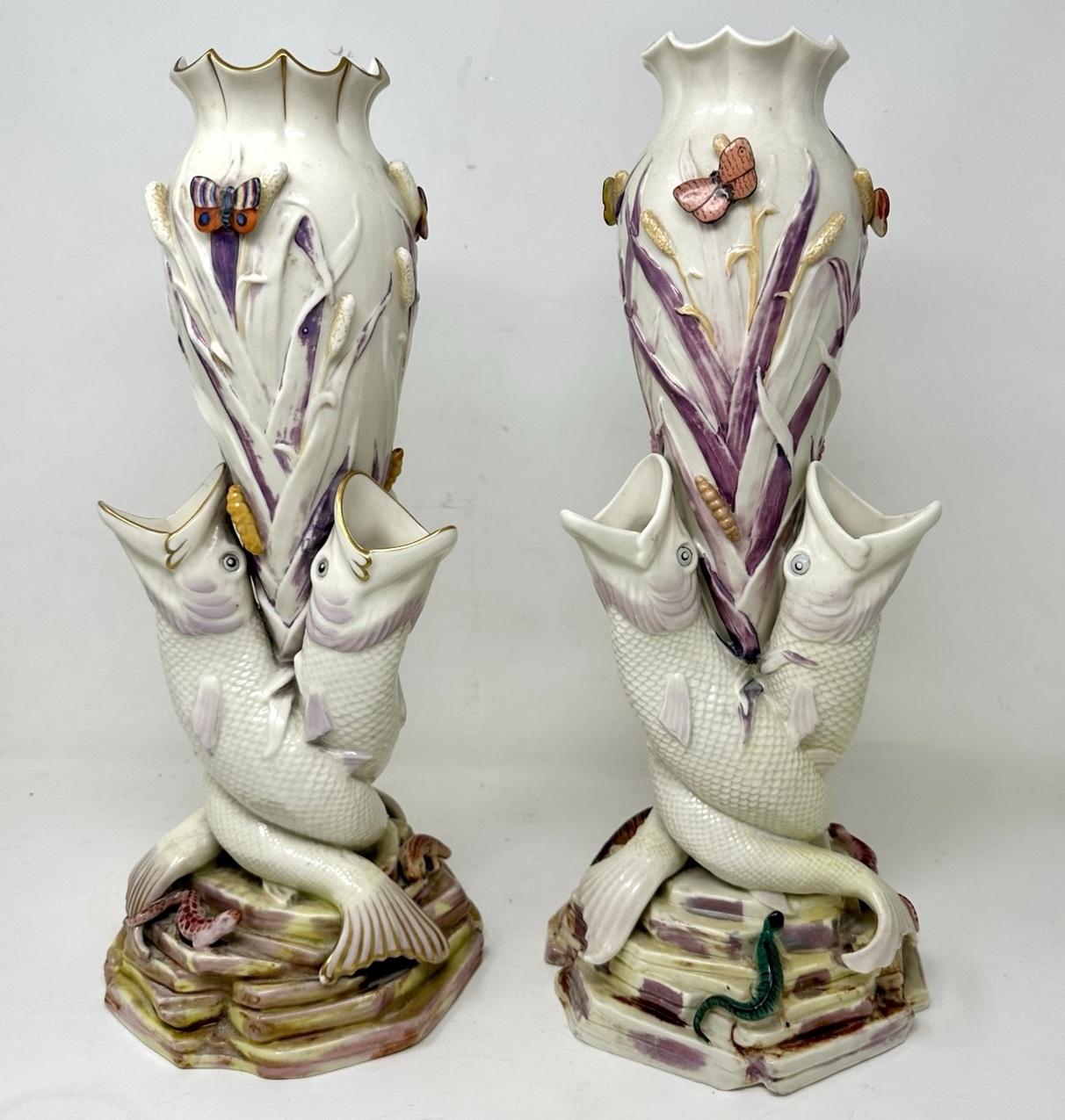 Paire de vases rares en porcelaine irlandaise Belleek Triple Fish 1863-1890 Irlande  Bon état - En vente à Dublin, Ireland