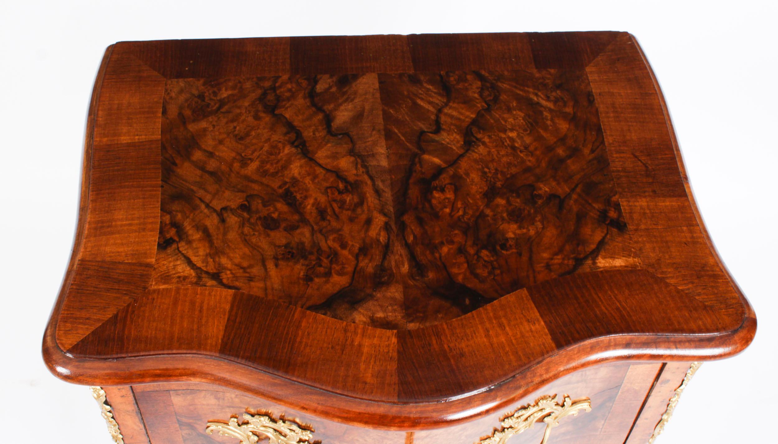 Antique Pair Italian Burr Walnut Serpentine Bedside Chests 19th Century For Sale 13