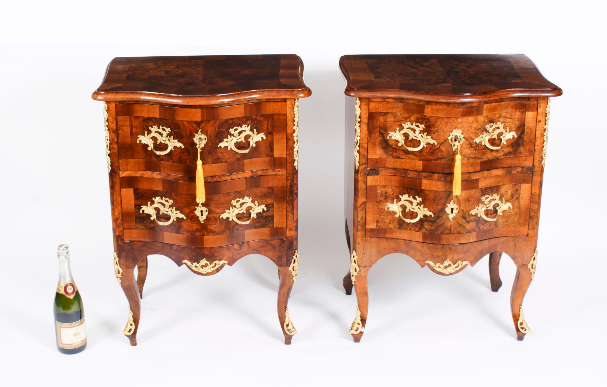 Antique Pair Italian Burr Walnut Serpentine Bedside Chests 19th Century For Sale 14