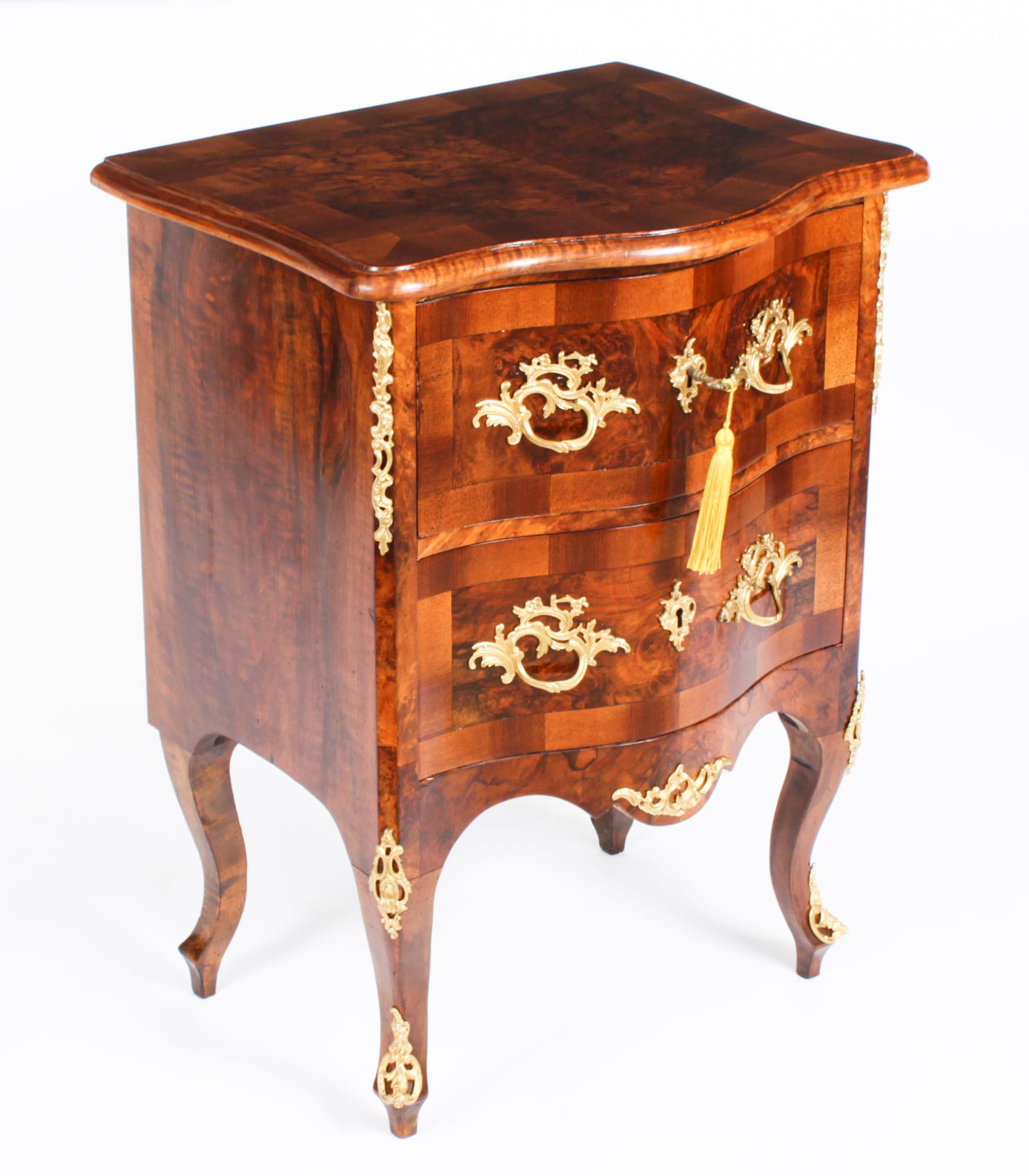 Mid-19th Century Antique Pair Italian Burr Walnut Serpentine Bedside Chests 19th Century For Sale