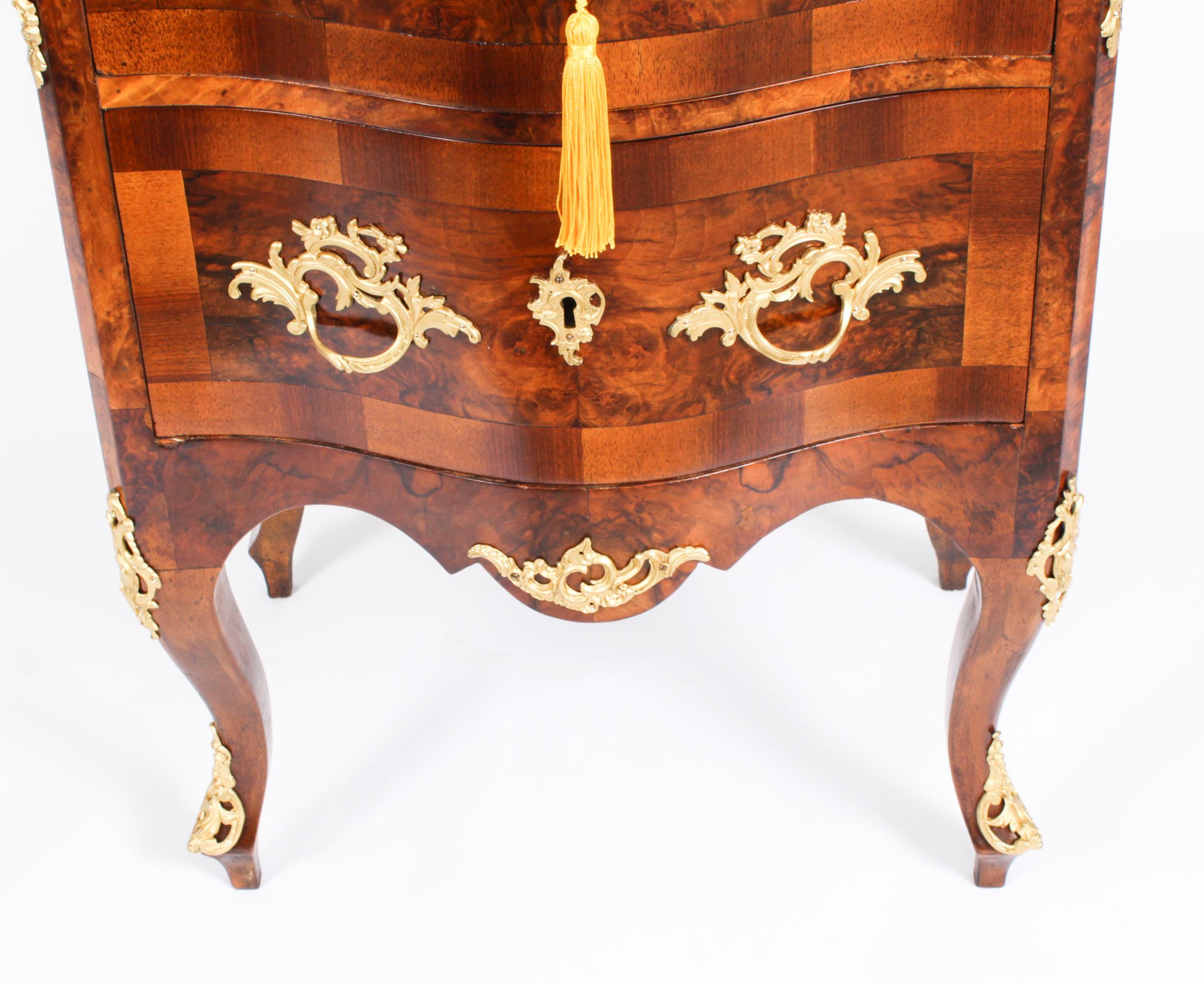 Antique Pair Italian Burr Walnut Serpentine Bedside Chests 19th Century For Sale 1