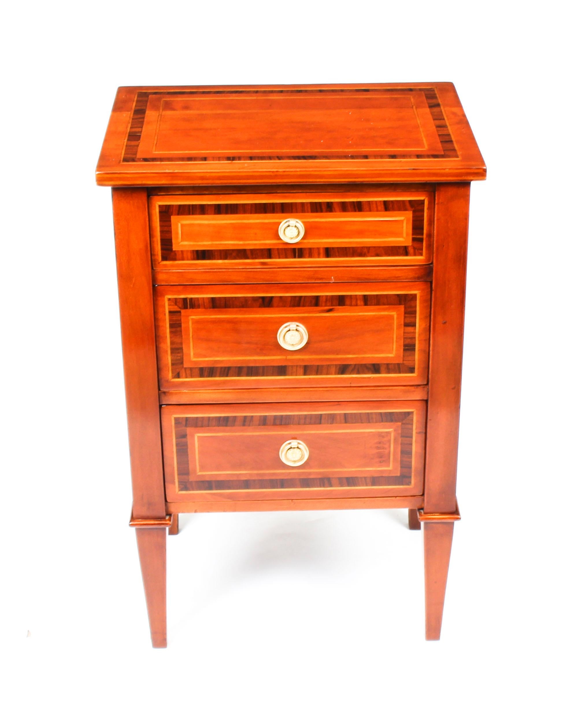 Late 19th Century Antique Pair of Italian Flame Mahogany Bedside Chests Cabinets, 19th Century