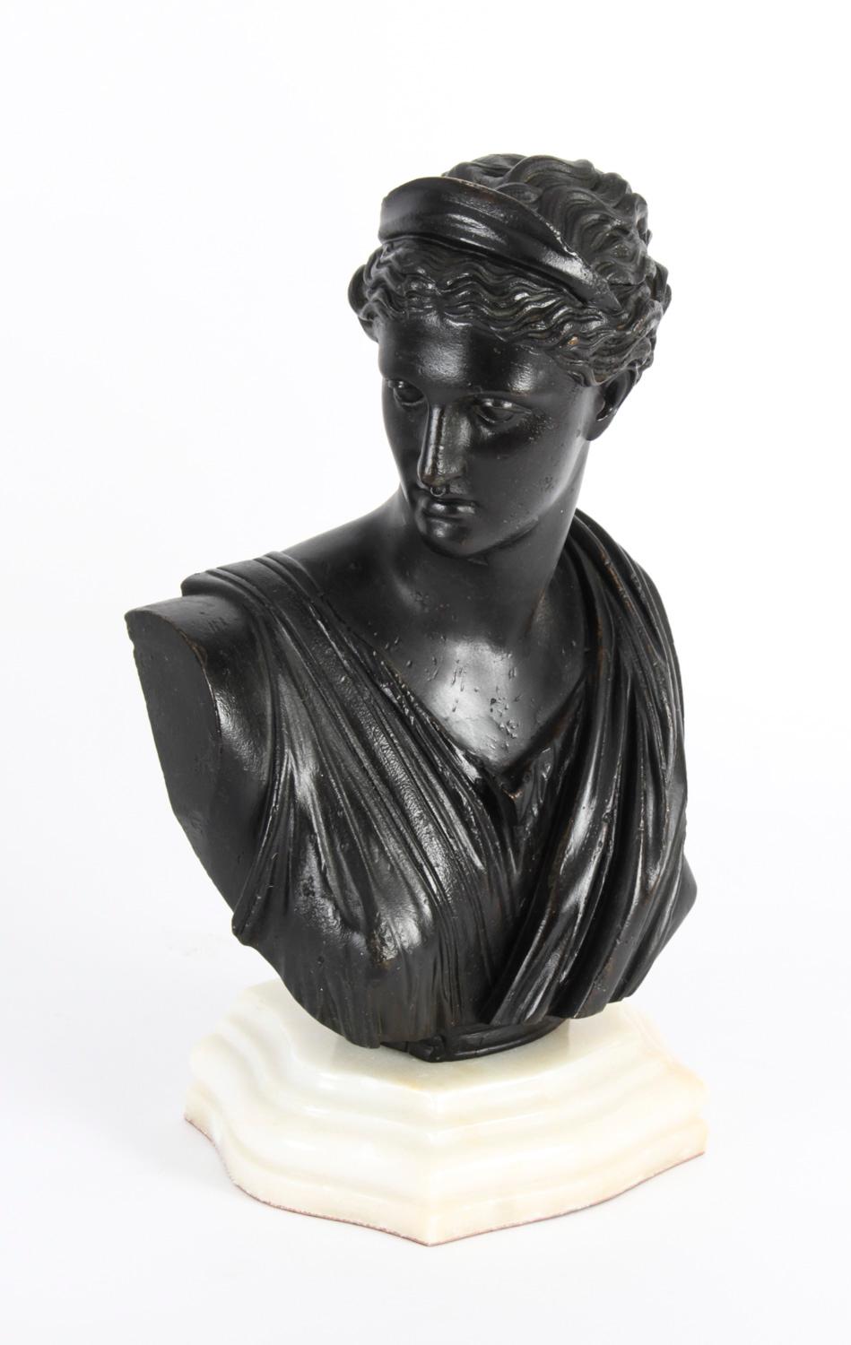 This is a fine antique pair of Italian Grand Tour solid bronze busts of Apollo and Diana, dating from the mid 19th century.
 
The pair feature black patinated finely cast busts mounted on stepped and shaped white Carrara marble pedestals.
