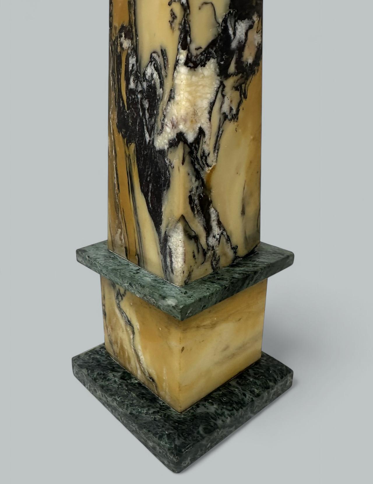 Antique Pair Italian Sienna Green Vert Marble Obelisks Garniture Columns 1920's Vaciado en venta