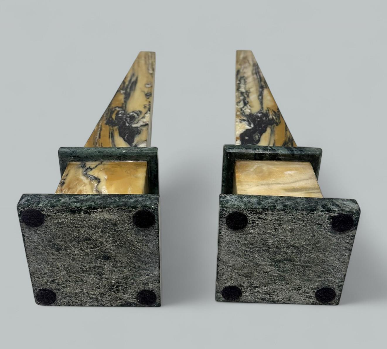 Antique Pair Italian Sienna Green Vert Marble Obelisks Garniture Columns 1920's Bronce en venta