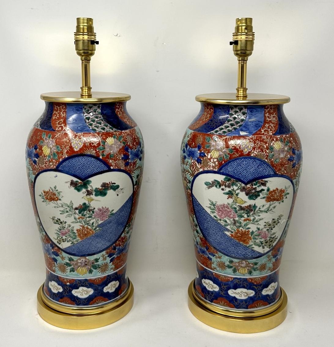 Antikes Paar japanische chinesische Imari-Porzellan-Goldbronze-Tischlampen in Blau, Rot und vergoldet (Spätviktorianisch) im Angebot