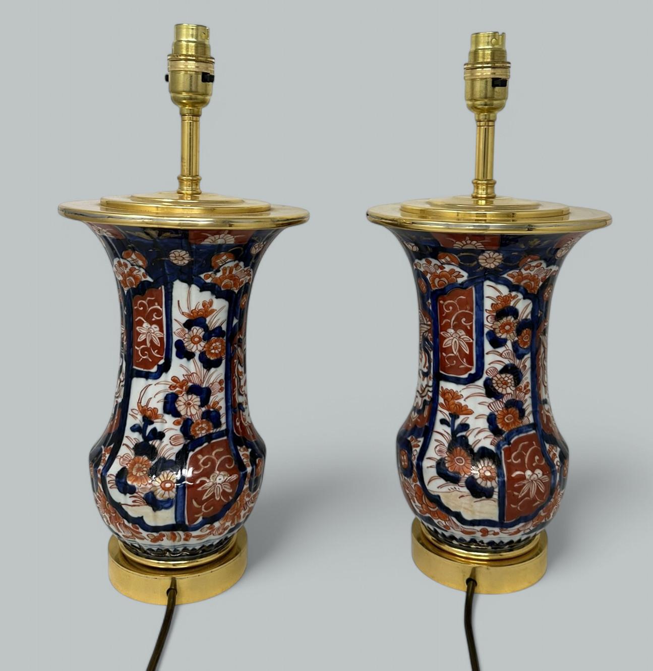 Antique Pair Japanese Chinese Imari Porcelain Ormolu Table Lamps Blue Red Gilt In Good Condition For Sale In Dublin, Ireland