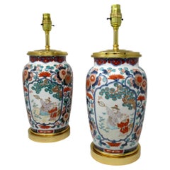 Paire de lampes de bureau japonaises anciennes en porcelaine Imari et bronze doré bleu, rouge et doré