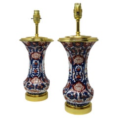 Antikes Paar japanisch-chinesische Imari-Porzellan-Goldbronze-Tischlampen in Blau, Rot und vergoldet