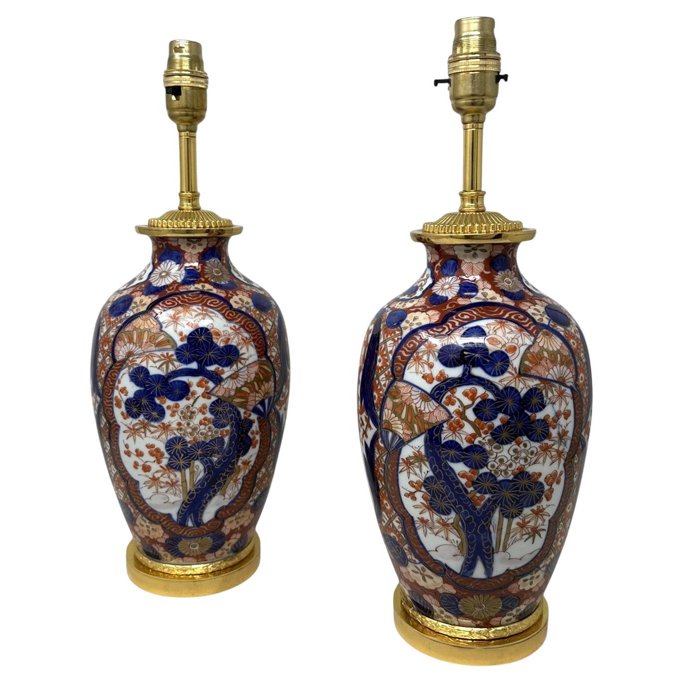 Antique Pair Japanese Chinese Imari Porcelain Ormolu Table Lamps Blue Red Gilt en venta