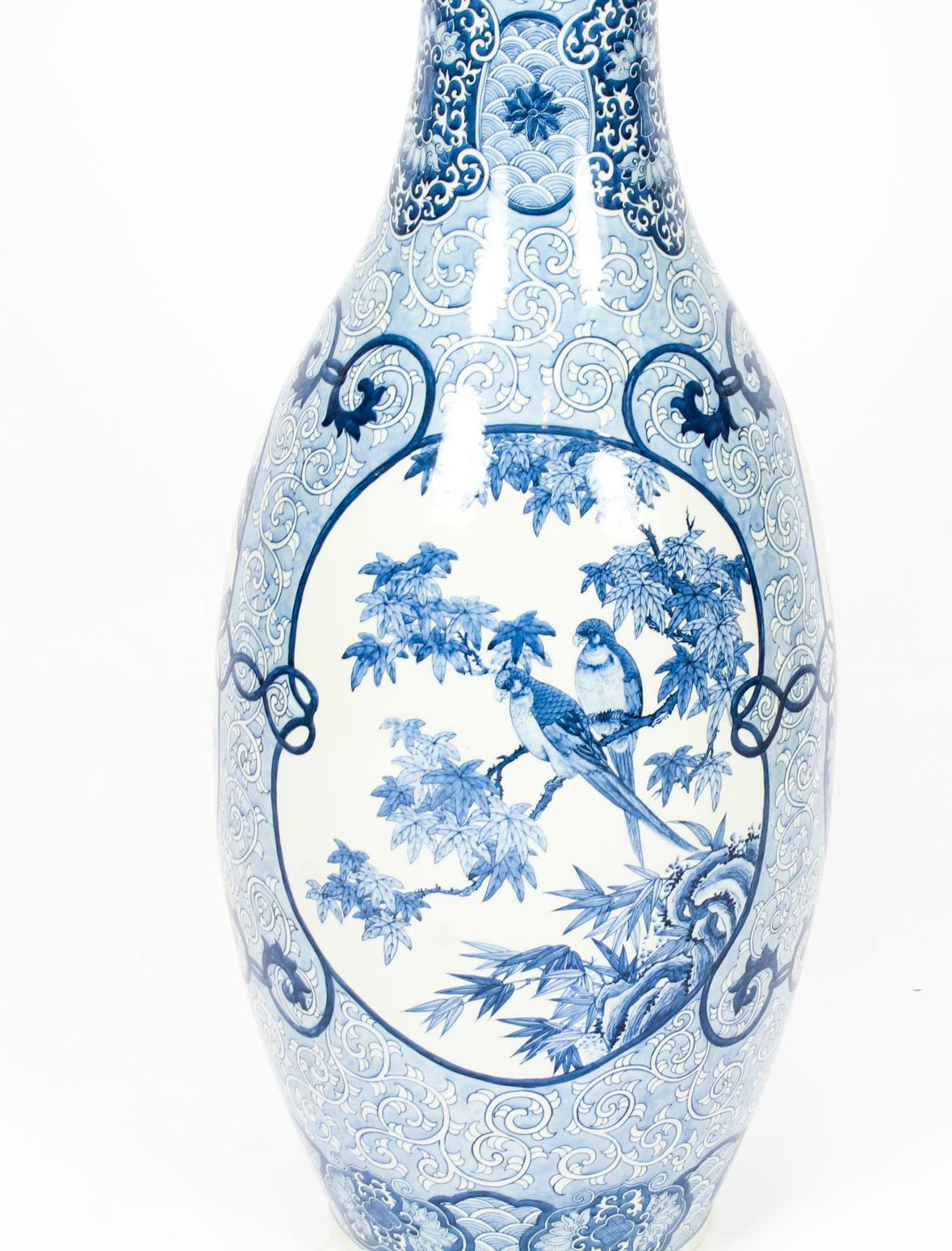 japanese arita porcelain vase