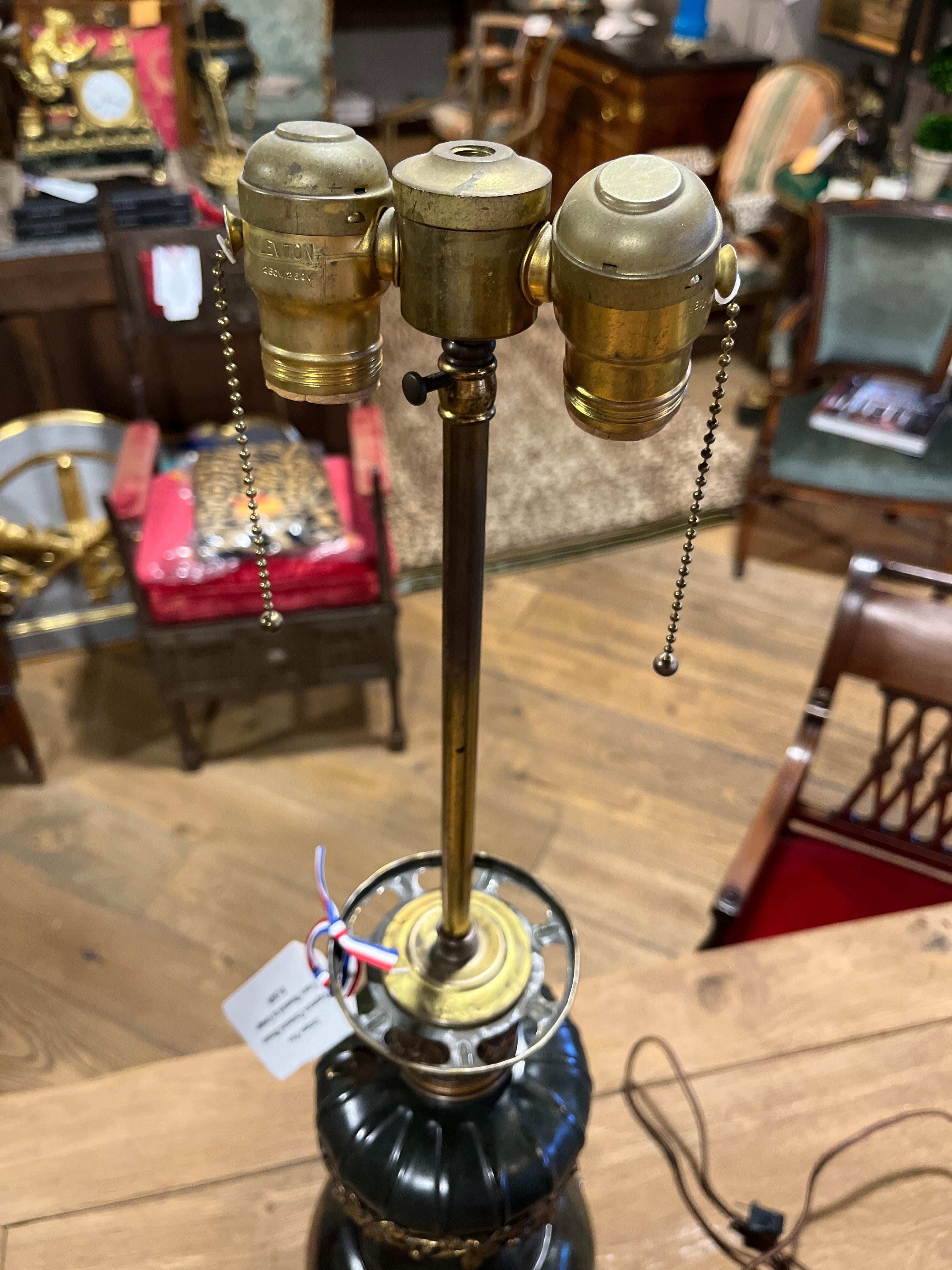 Antiguo Par de Jarrones Japoneses de Bronce Patinado Montados como Lámparas en Bueno estado para la venta en Scottsdale, AZ