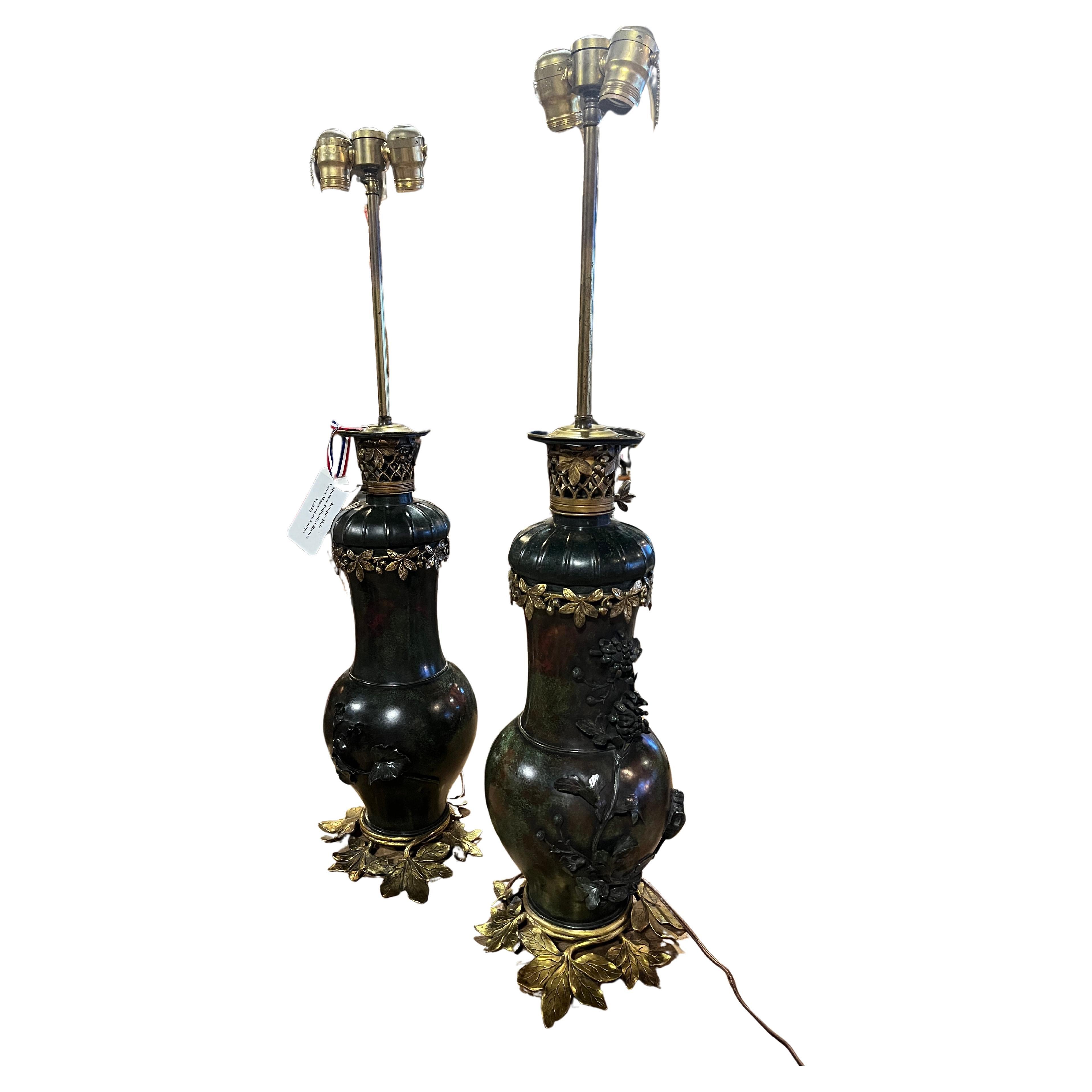 Antiguo Par de Jarrones Japoneses de Bronce Patinado Montados como Lámparas