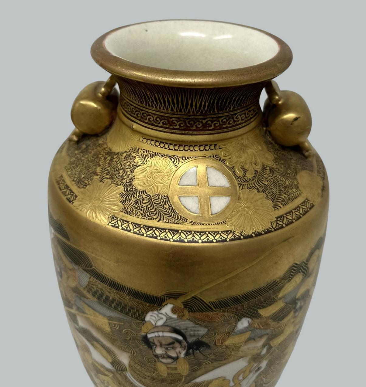 Coppia di vasi antichi giapponesi Satsuma dipinti a mano Periodo Meiji 1868-1912 in vendita 4