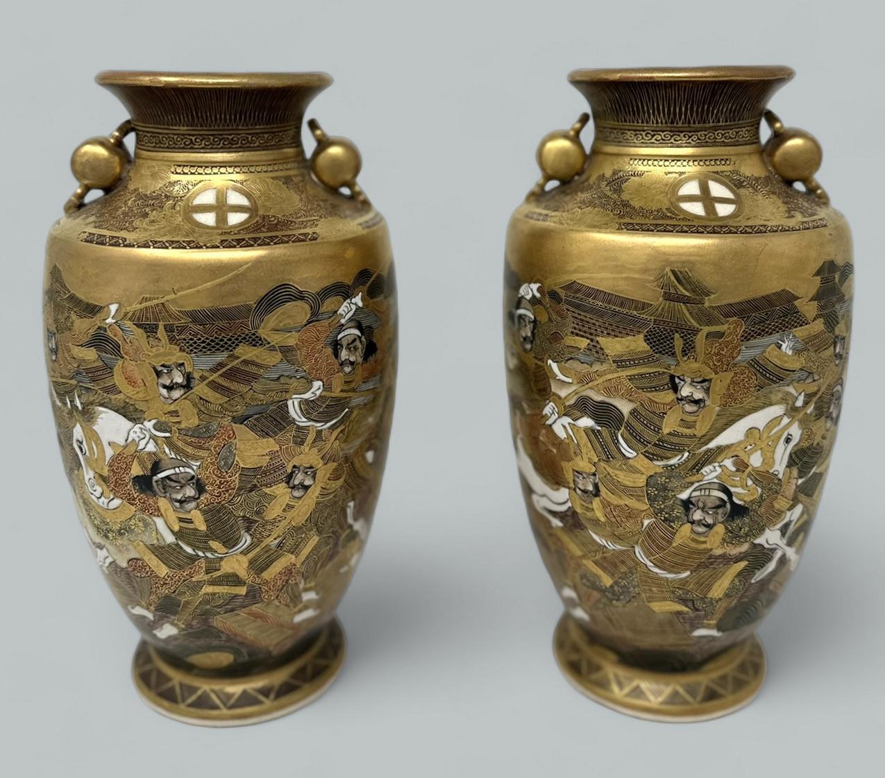 Anglo-giapponese Coppia di vasi antichi giapponesi Satsuma dipinti a mano Periodo Meiji 1868-1912 in vendita