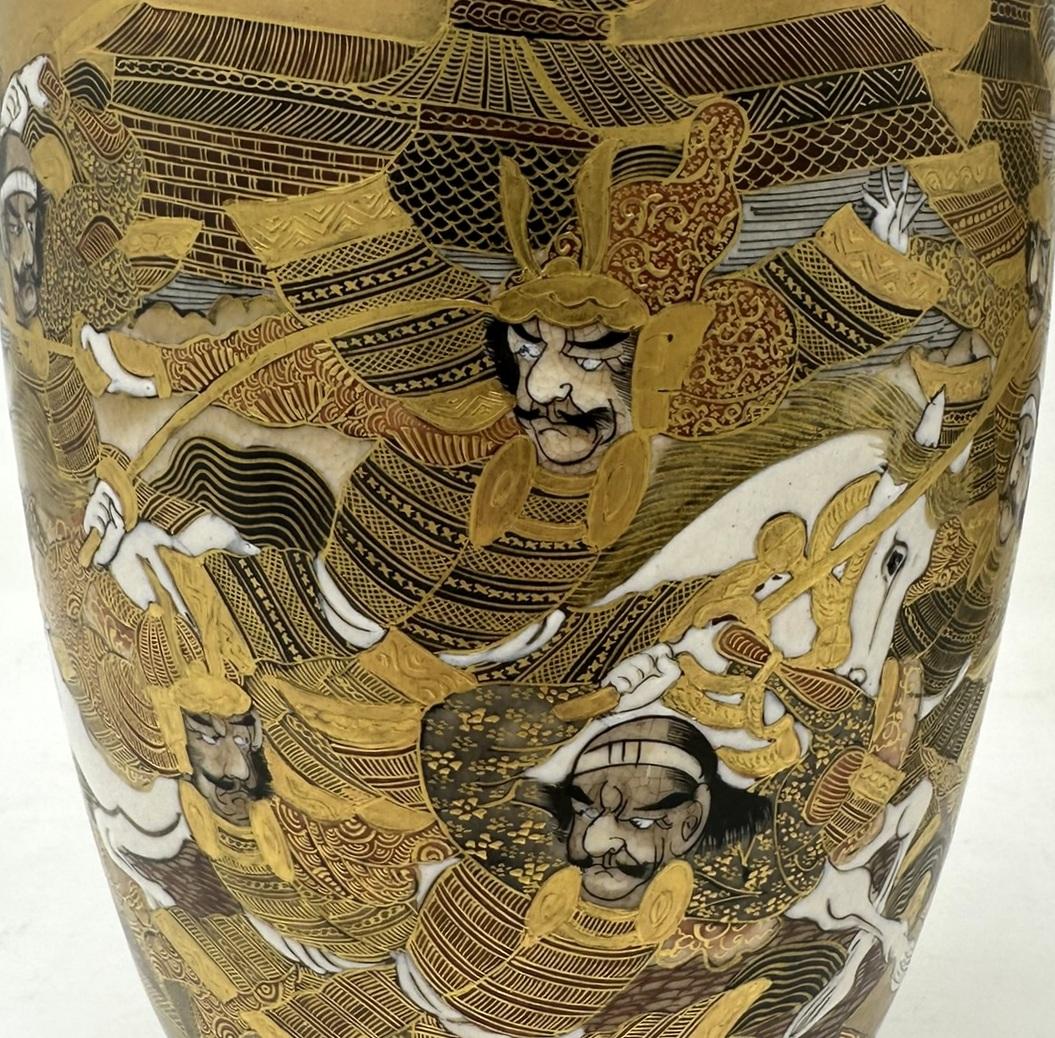 Ceramica Coppia di vasi antichi giapponesi Satsuma dipinti a mano Periodo Meiji 1868-1912 in vendita