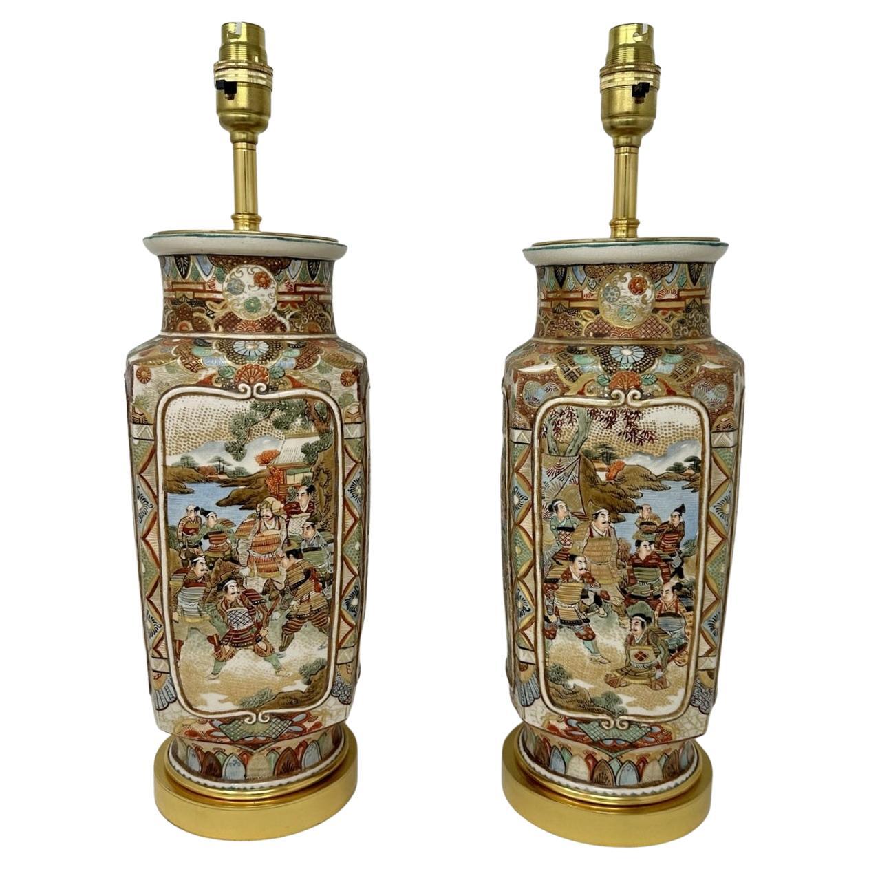 Paire d'anciennes lampes de table japonaises Satsuma Vases Urnes Période Meiji 1868-1912 en vente