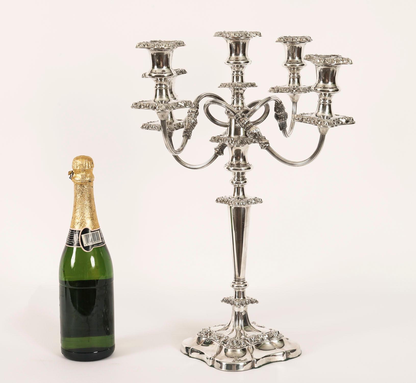 Coppia di grandi candelabri a cinque luci in argento di Mappin & Webb del XIX secolo in vendita 13