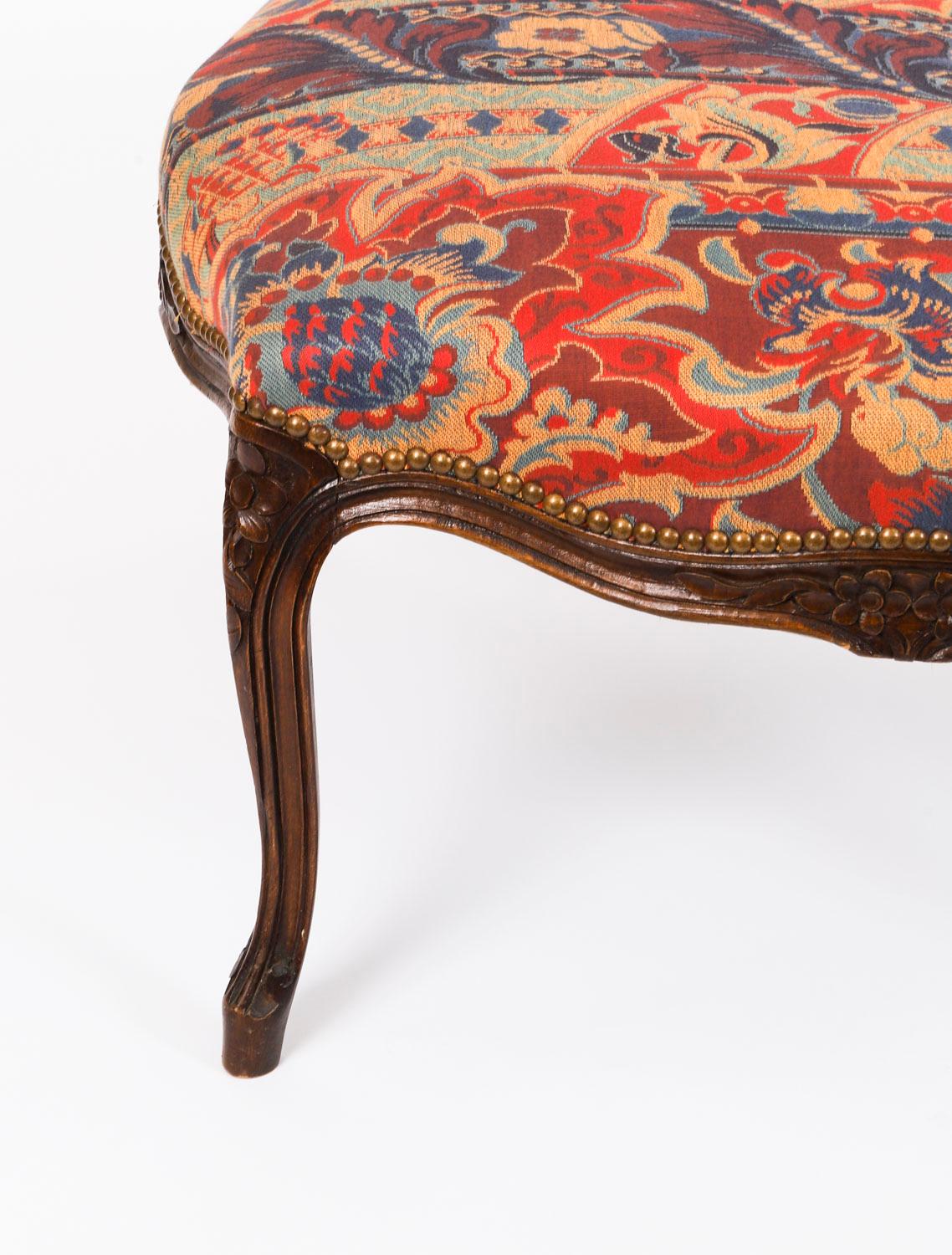 Coppia di grandi sgabelli francesi in legno di noce in stile Luigi XIV del XIX secolo in vendita 10