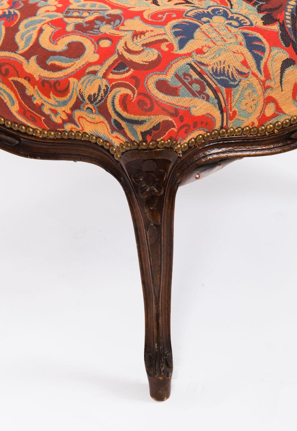 Coppia di grandi sgabelli francesi in legno di noce in stile Luigi XIV del XIX secolo in vendita 3