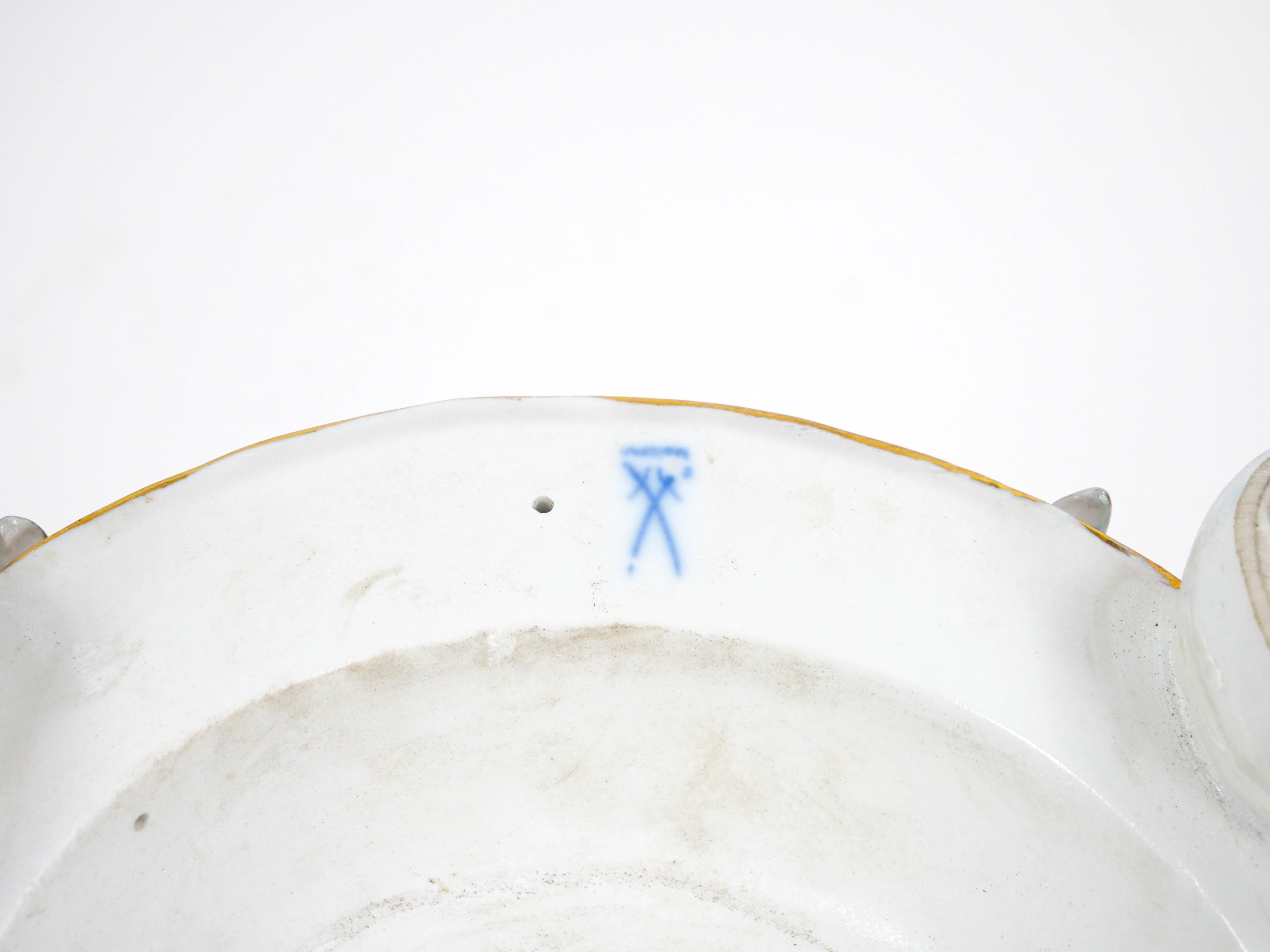Coppia antica di grandi centrotavola figurativi in porcellana tedesca Meissen Porcelain in vendita 10