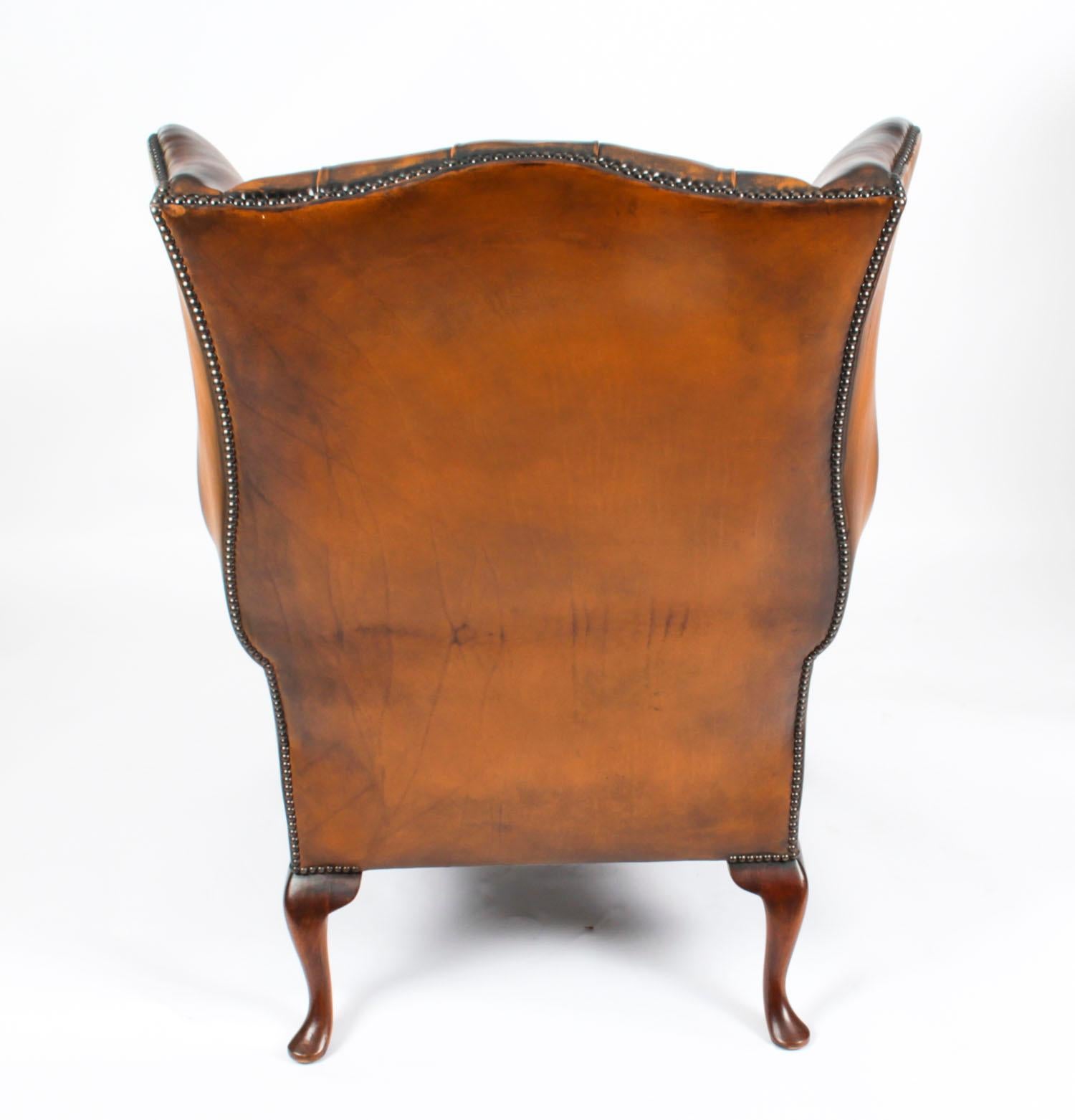 Ancienne paire de fauteuils Chippendale Wingback en cuir, vers 1920 en vente 12