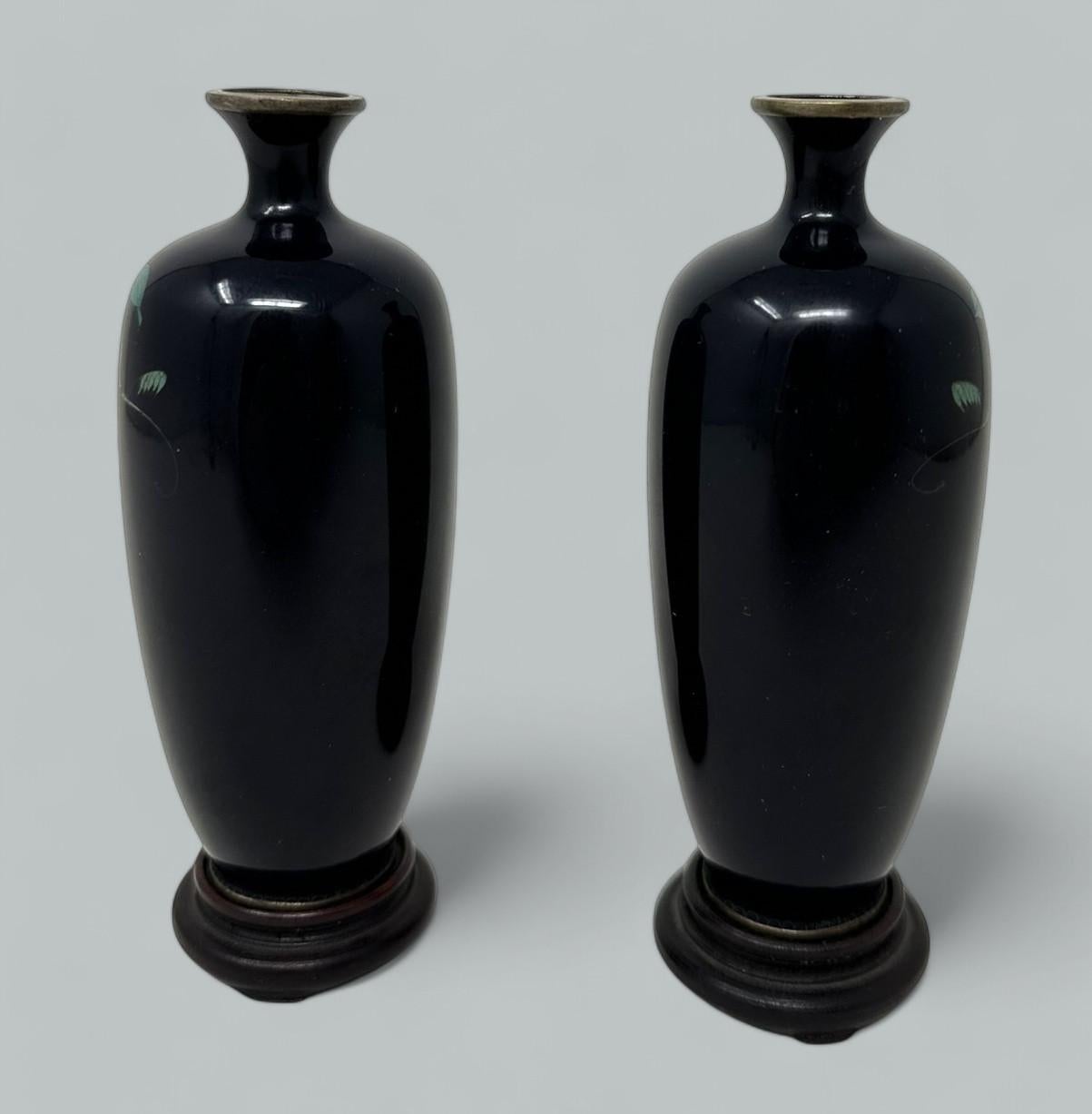 Antica coppia di vasi in miniatura giapponesi in smalto cloisonne del periodo Meiji 1875 In condizioni buone in vendita a Dublin, Ireland