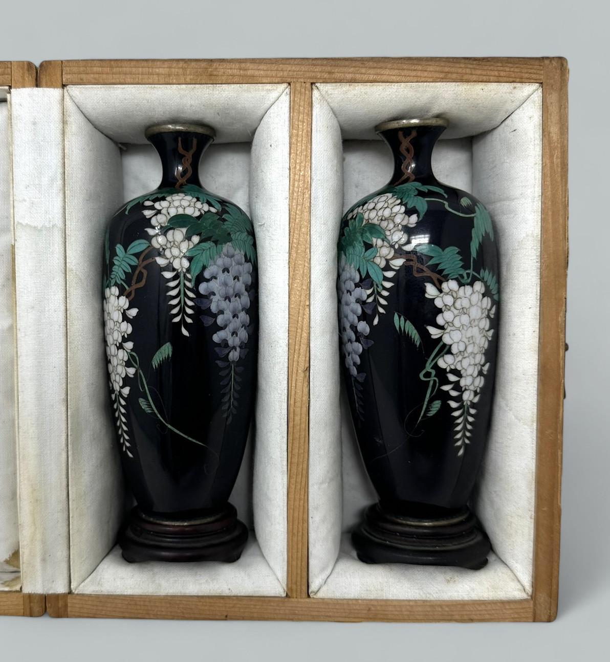 Antica coppia di vasi in miniatura giapponesi in smalto cloisonne del periodo Meiji 1875 in vendita 1