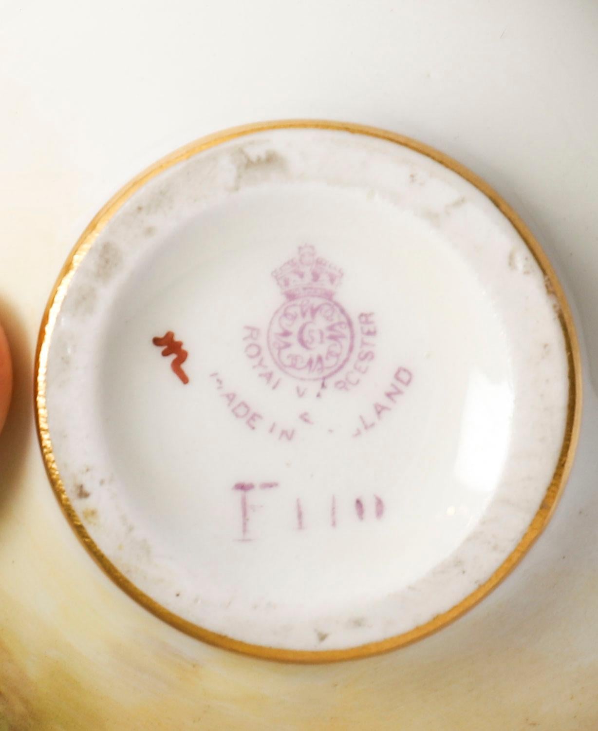 Coppia di vasi antichi in miniatura Royal Worcester William Ricketts XX secolo in vendita 5