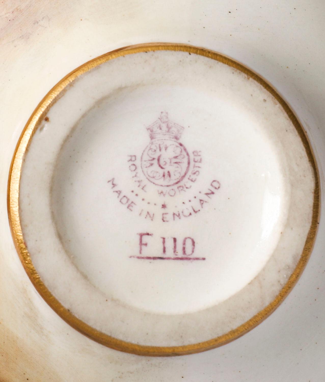 Coppia di vasi antichi in miniatura Royal Worcester William Ricketts XX secolo In condizioni buone in vendita a London, GB