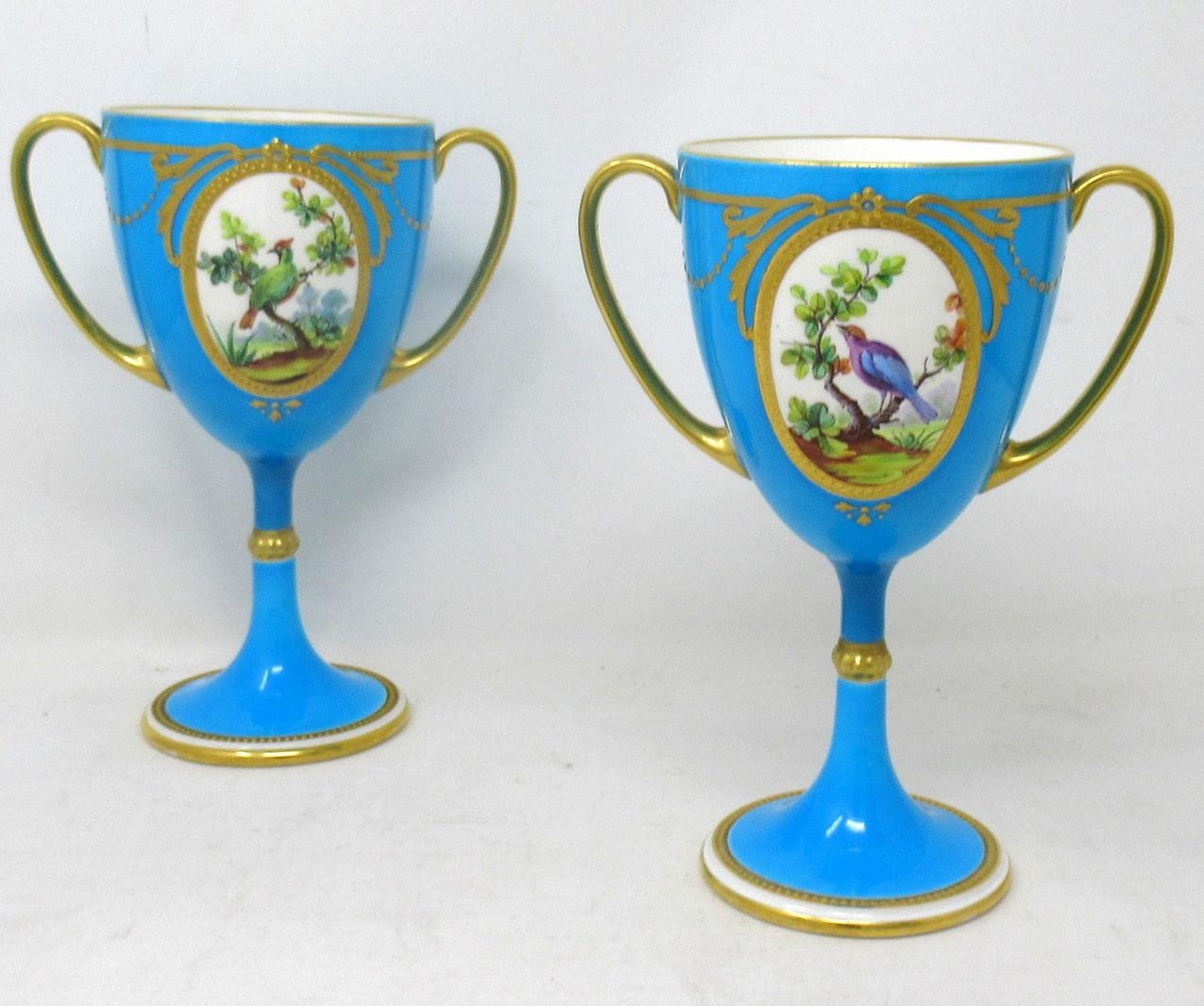 Victorien Ancienne paire de vases en porcelaine de Minton Staffordshire, centre de table oiseaux et turquoise en vente