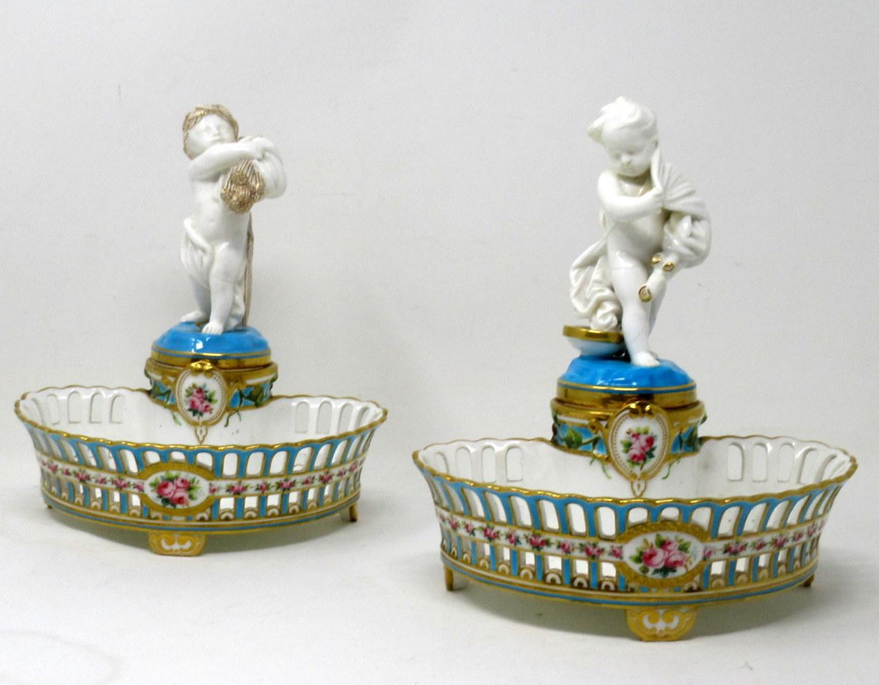 Stunning example of a pair of English Minton porcelain centerpieces or flower vases, each modelled as a standing cherub one harvesting wheat, both ending with stunning pierced oval centerpieces on footed supports. Circa third quarter of the