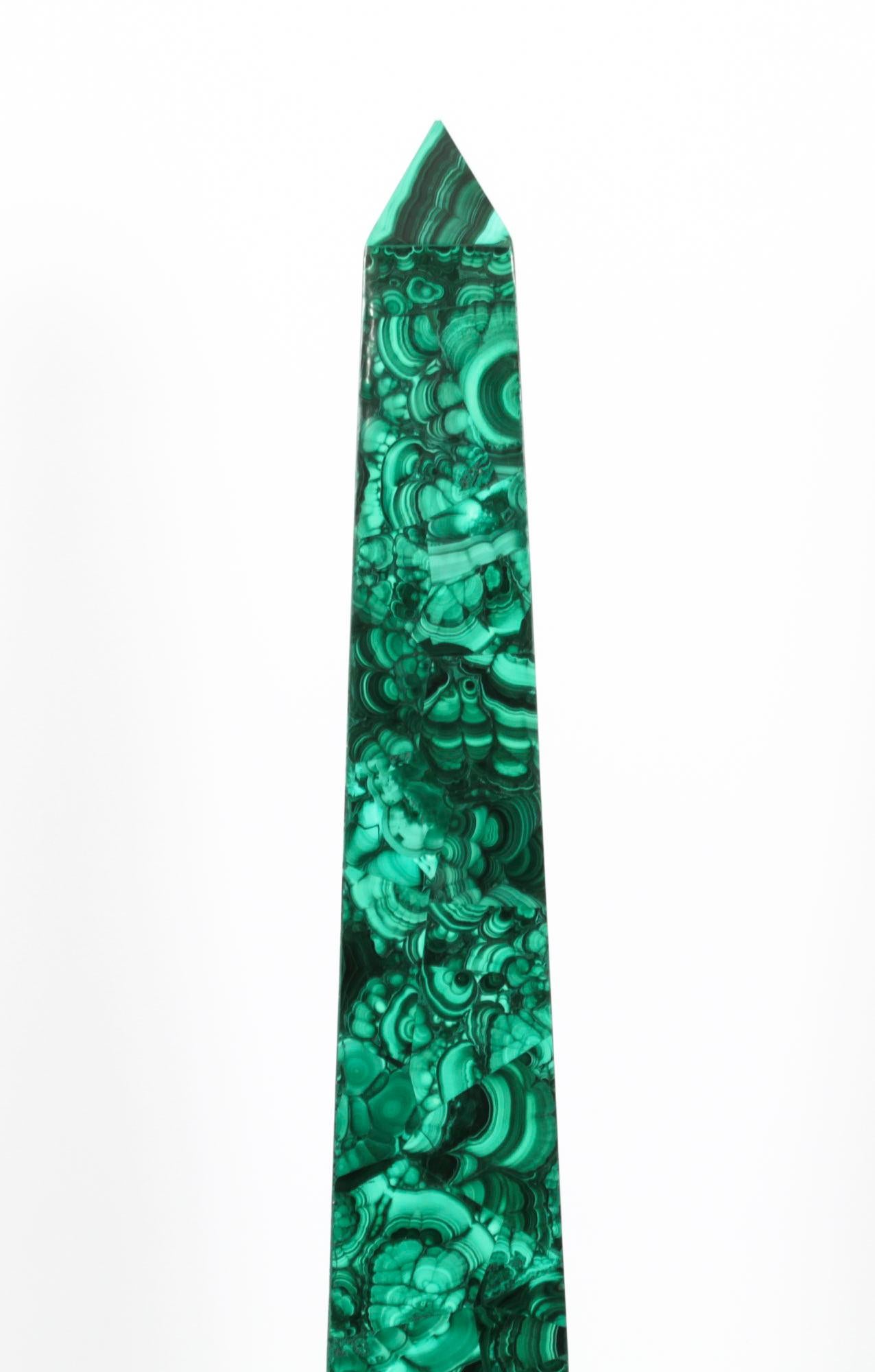 Paire d'obélisques monumentaux en malachite montés en bronze doré 20ème siècle en vente 8