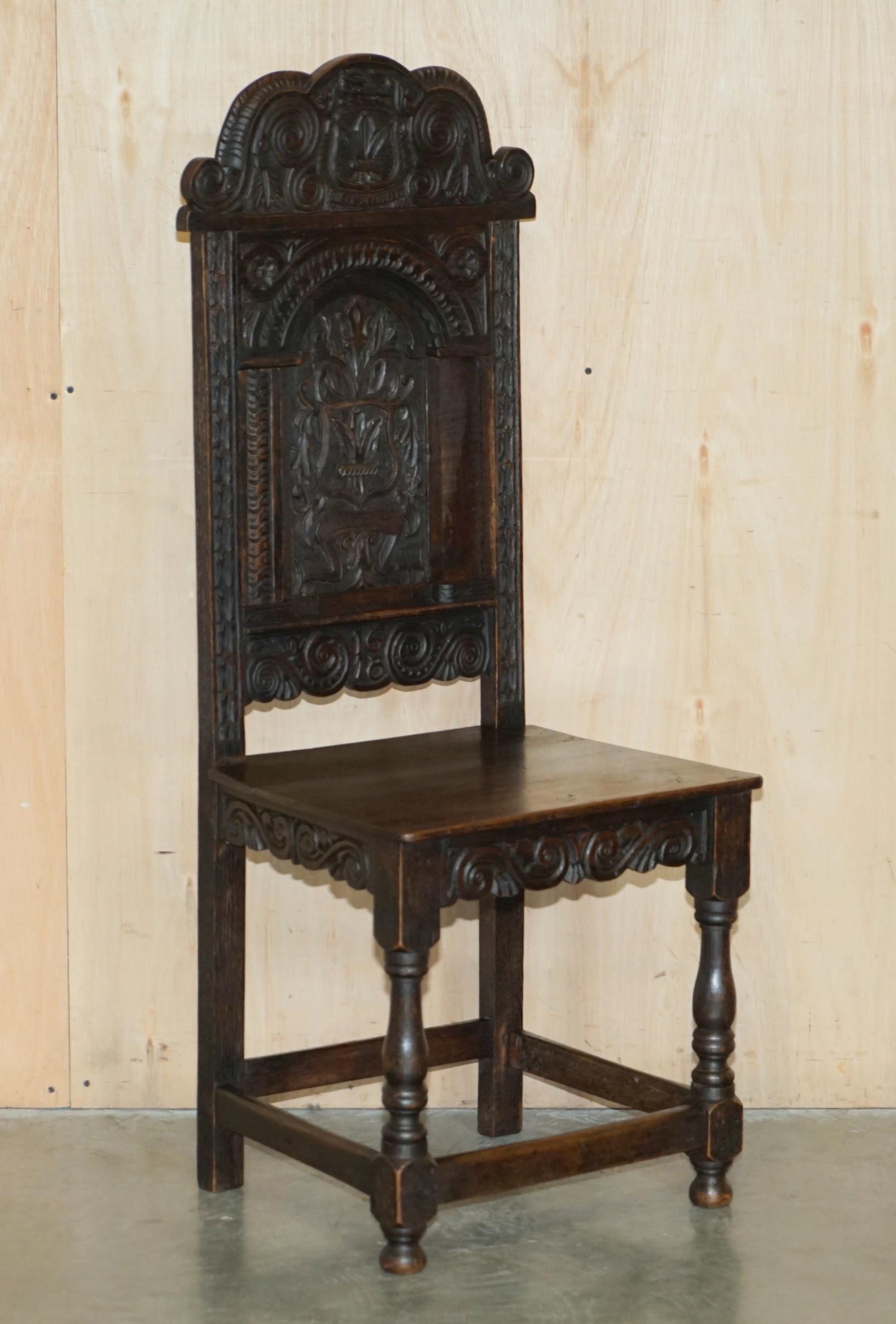 ANTIQUE PAIR OF 17TH CENTURY JACOBEAN ENGLISH OAK CHAIRS FROM THE FILM HELLBOy im Angebot 10