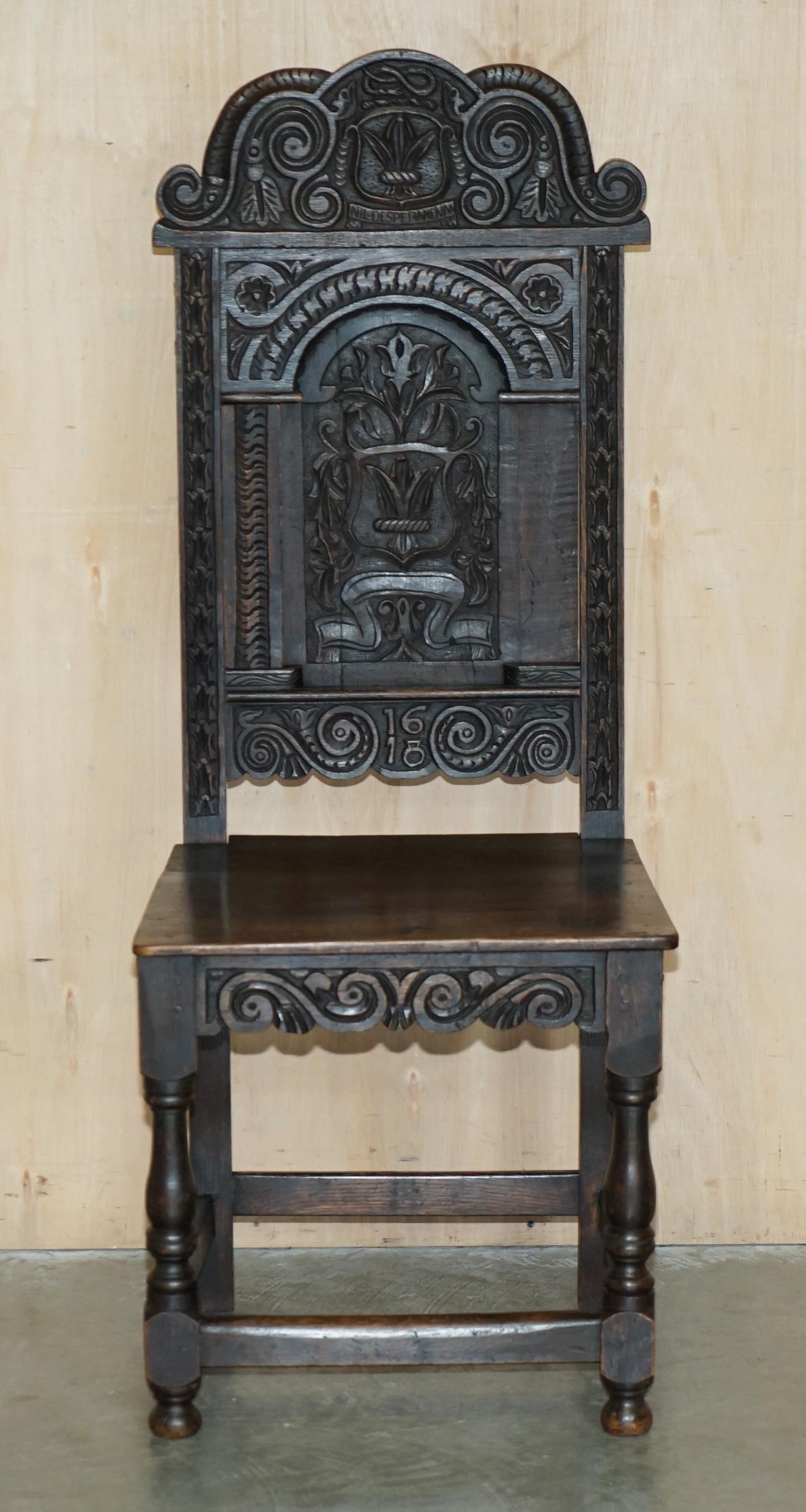ANTIQUE PAIR OF 17TH CENTURY JACOBEAN ENGLISH OAK CHAIRS FROM THE FILM HELLBOy im Angebot 11