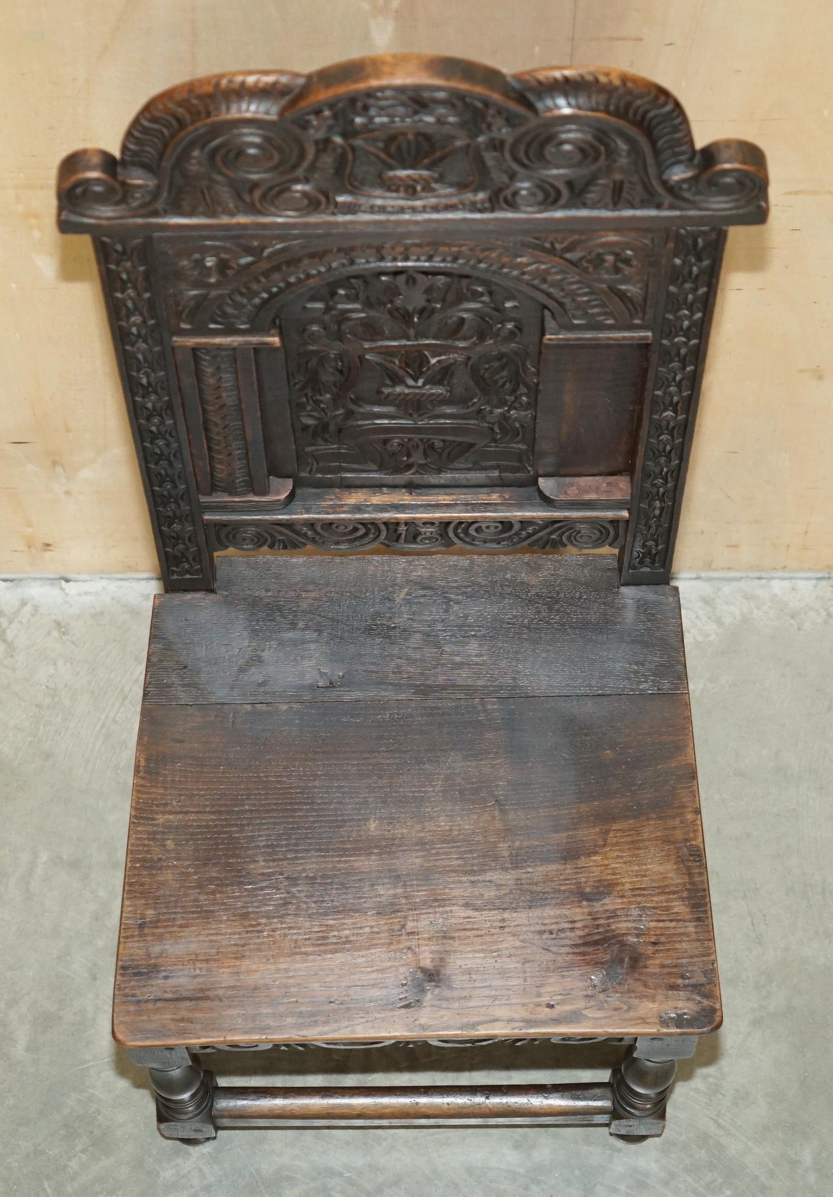 ANTIQUE PAIR OF 17TH CENTURY JACOBEAN ENGLISH OAK CHAIRS FROM THE FILM HELLBOy im Angebot 12
