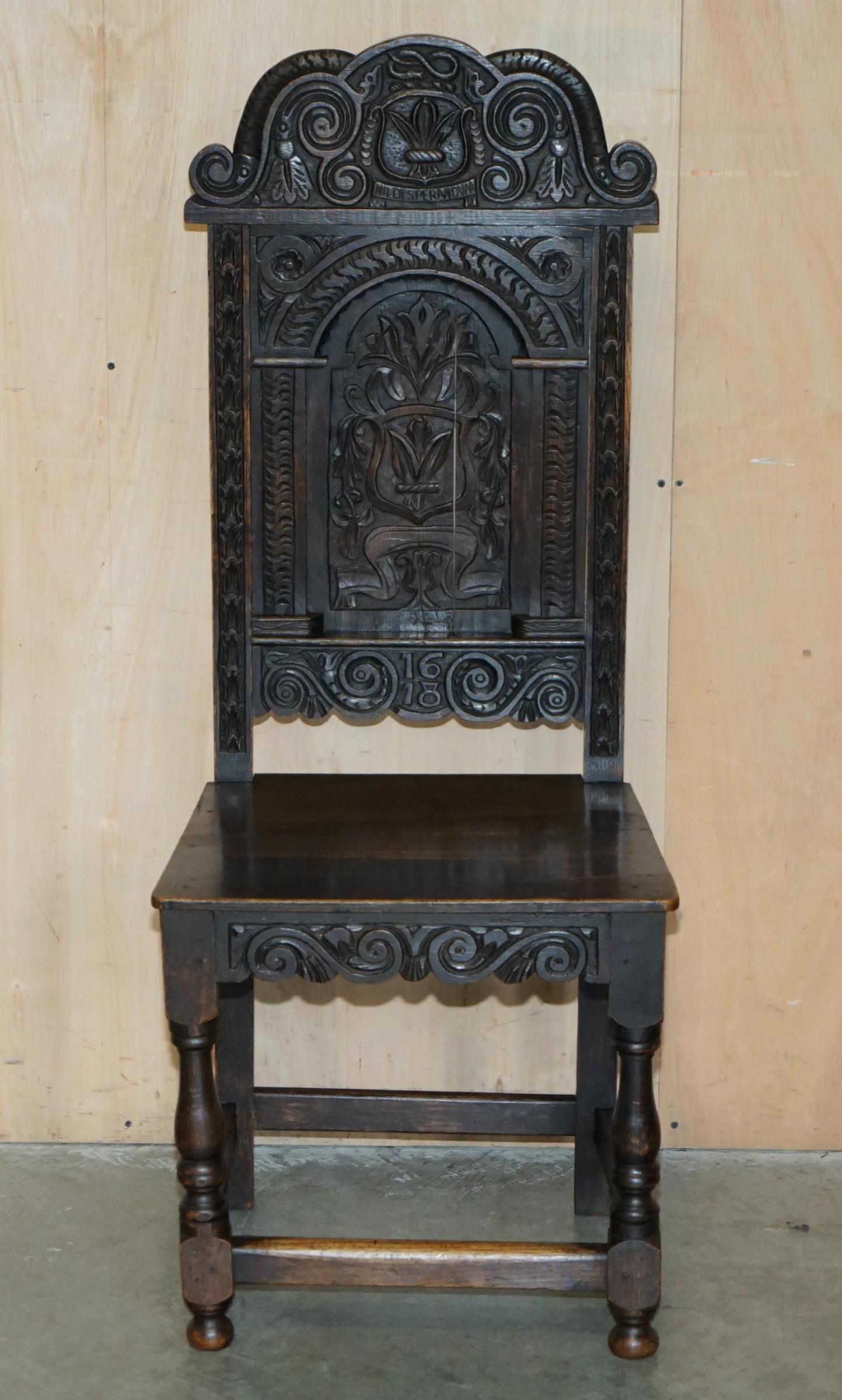 ANTIQUE PAIR OF 17TH CENTURY JACOBEAN ENGLISH OAK CHAIRS FROM THE FILM HELLBOy (Jakobinisch) im Angebot
