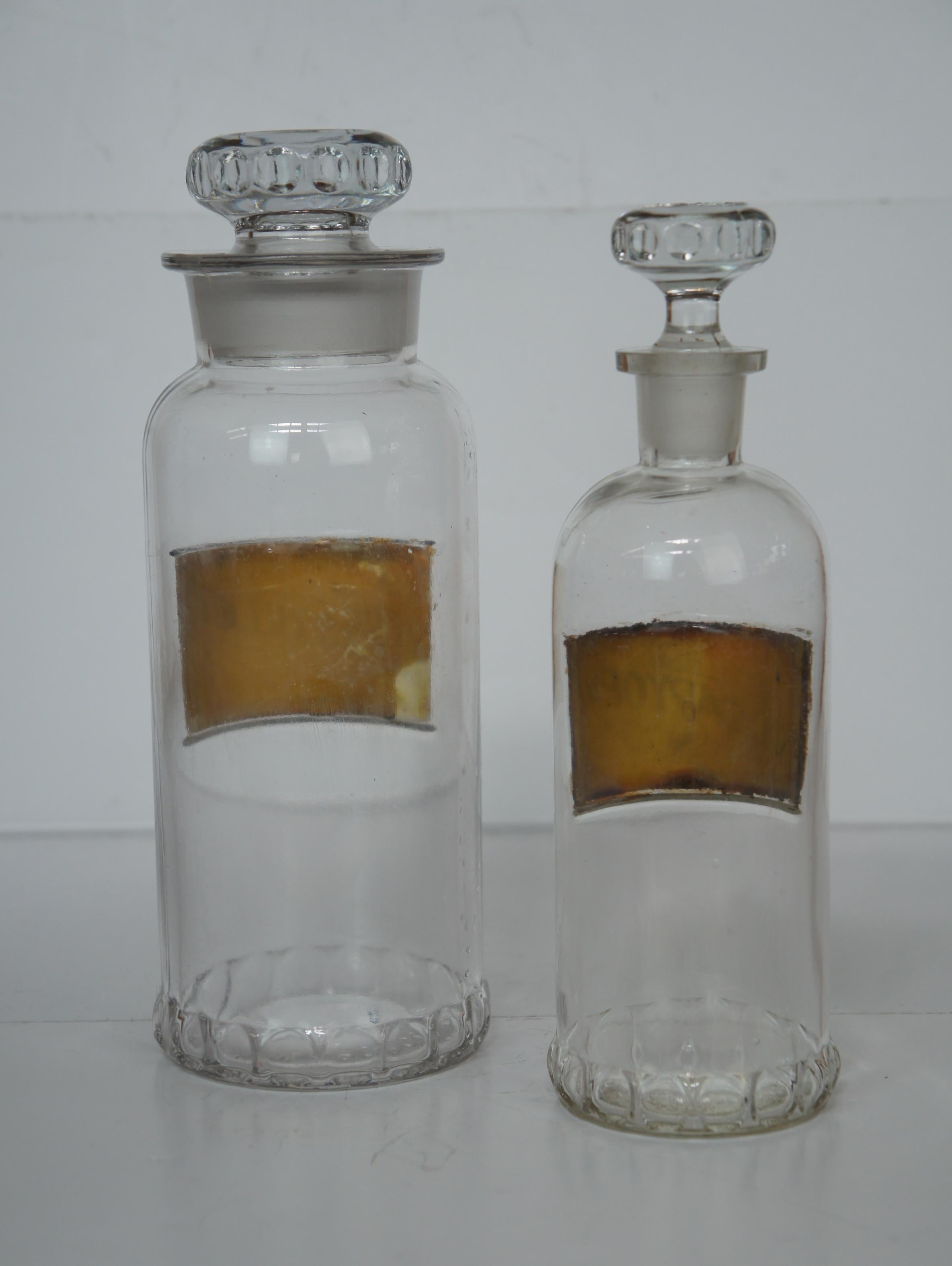 Antique Pair of 1891 Glass Apothecary Pharmacy Chemist Bottles Decanter Jar In Good Condition In Dayton, OH