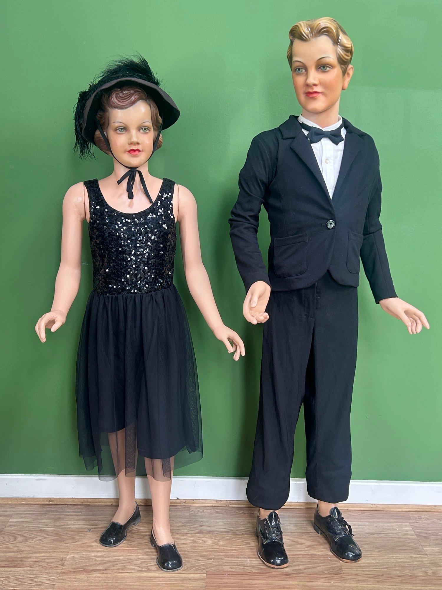 Maniquíes Antiguos, Maniquíes Vintage, Maniquíes de los años 20, Antigüedades Art Decó, Maniquíes Juveniles Alemanes, Maniquíes de Cabaret Alemanes, Figuras Colocadas de Artistas Antiguos.

Antiguo par de maniquíes juveniles art déco alemanes Moch