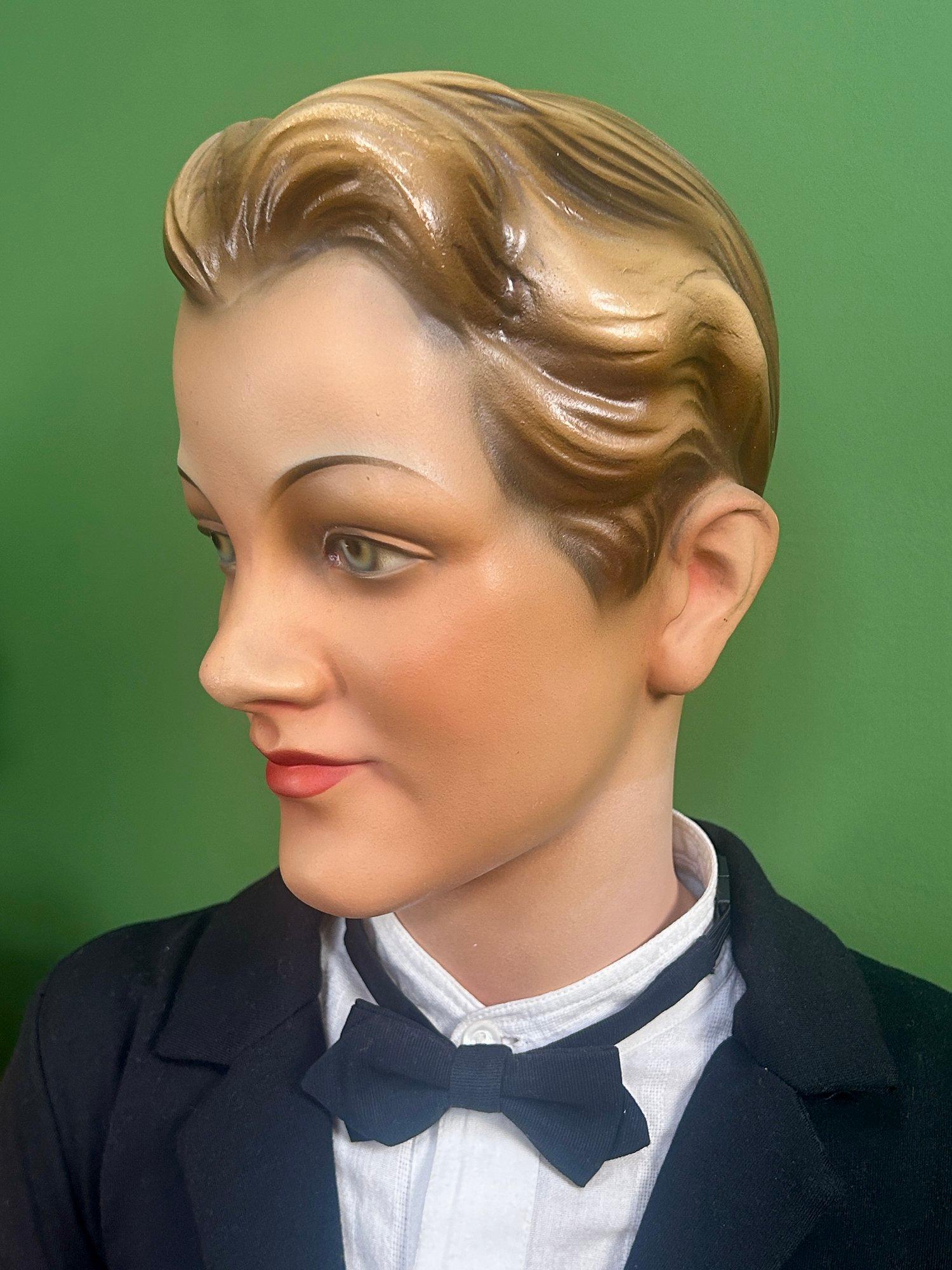 Pareja de antiguos maniquíes art déco alemanes Moch de los años 20 Tallado a mano en venta