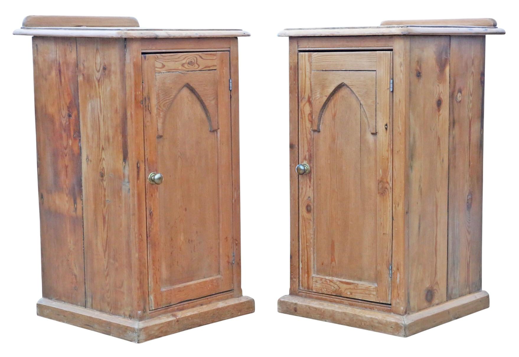 Paire ancienne de tables de chevet gothiques victoriennes du 19e siècle - Tables de nuit Bon état - En vente à Wisbech, Cambridgeshire