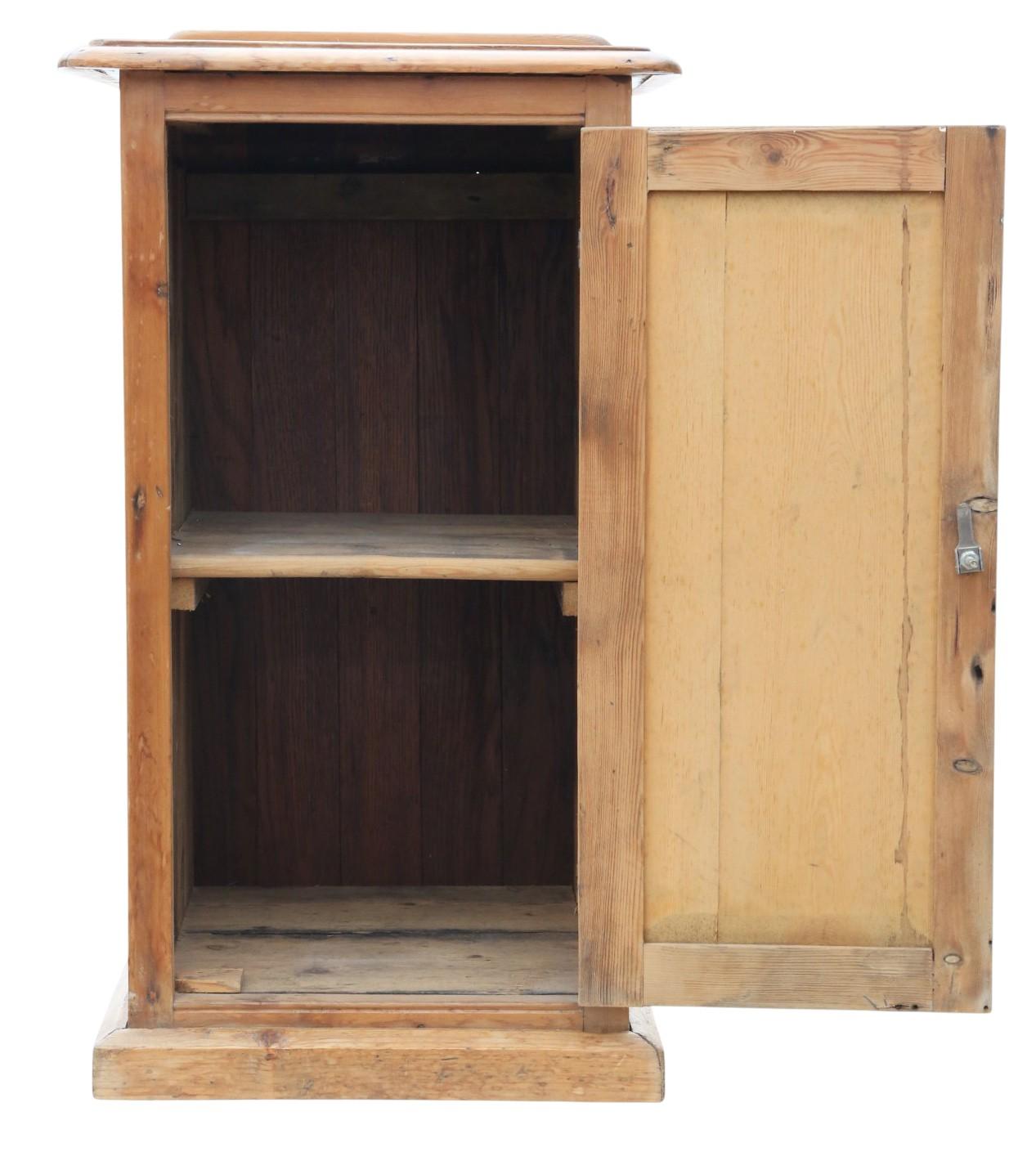 Bois Paire ancienne de tables de chevet gothiques victoriennes du 19e siècle - Tables de nuit en vente