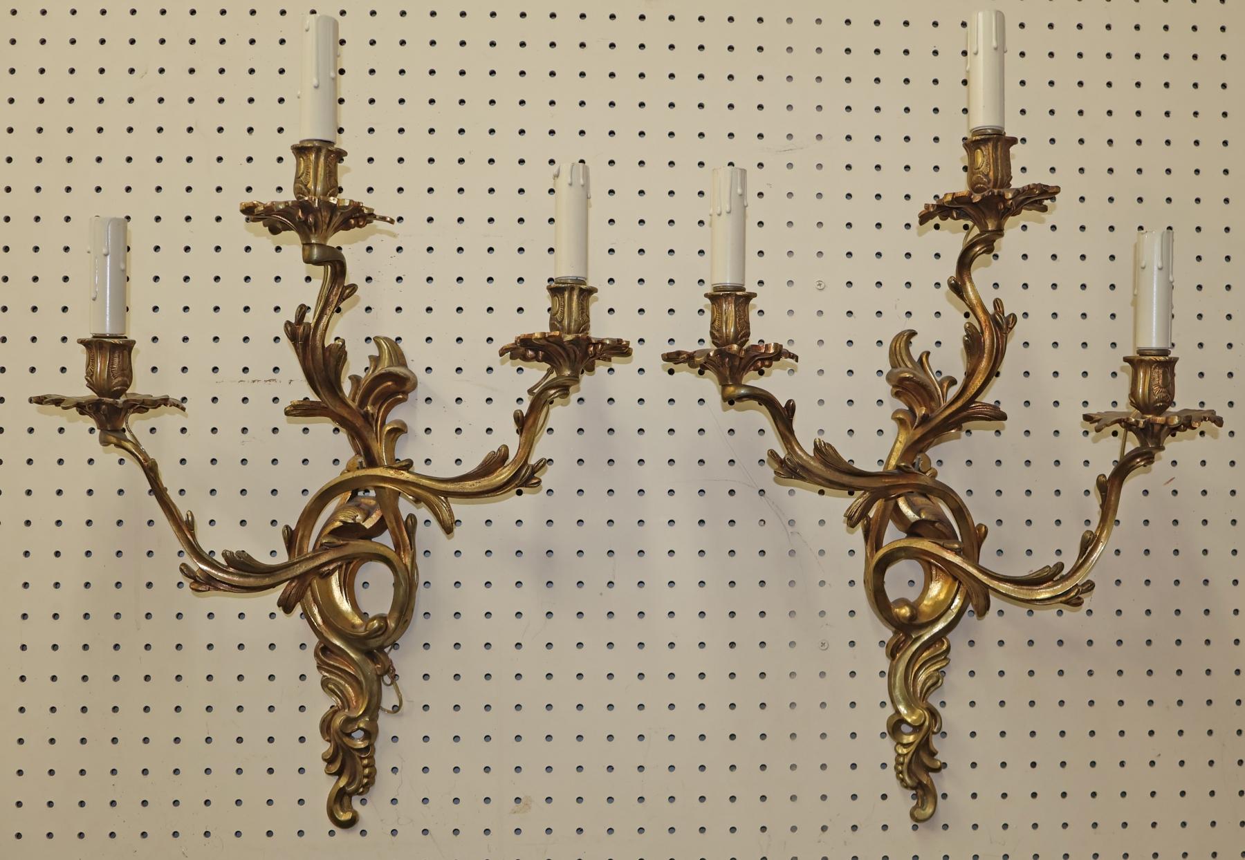 Coppia di 3 lampade da parete in bronzo francese in stile Luigi XV 22 X 17 in vendita 5