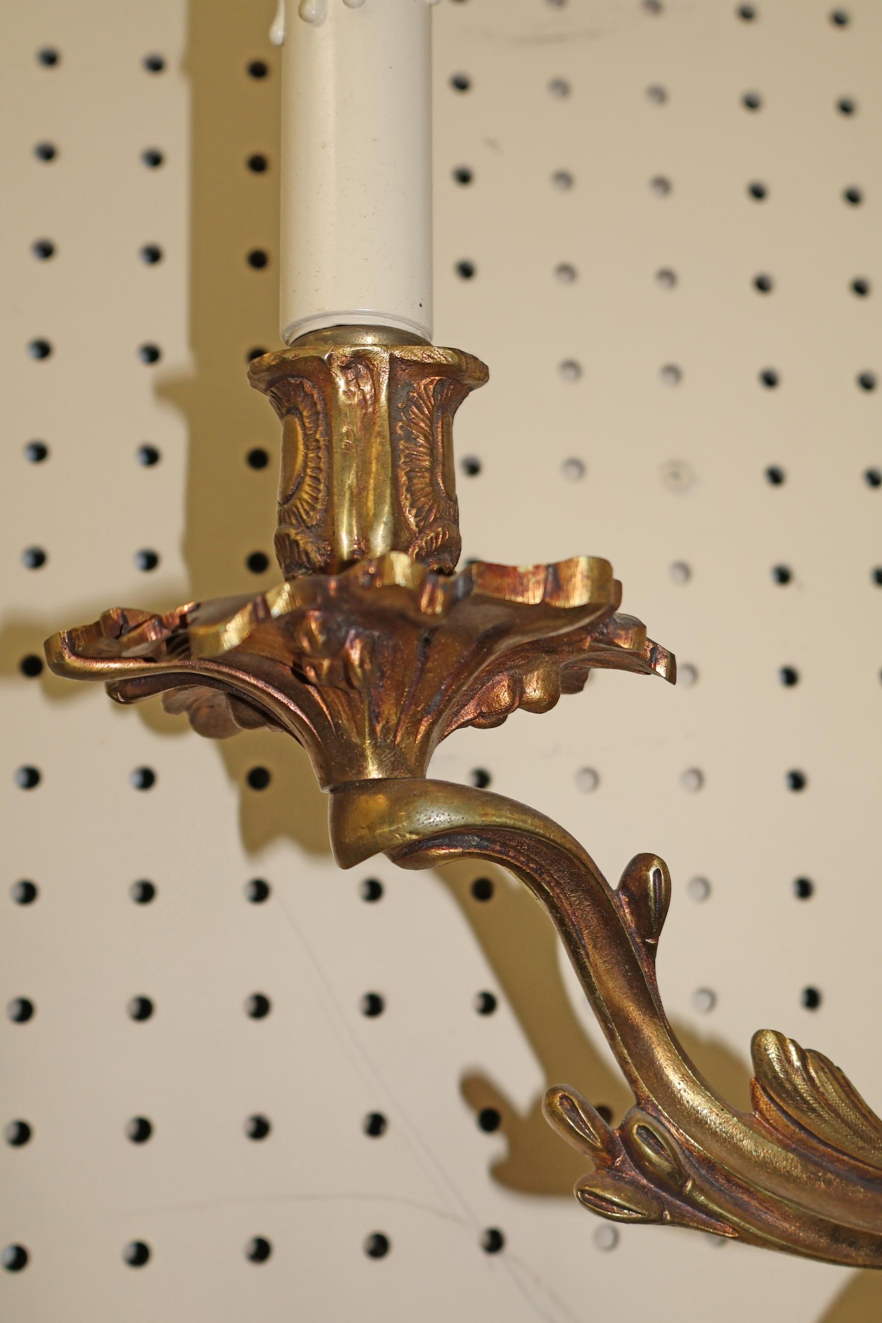 Coppia di 3 lampade da parete in bronzo francese in stile Luigi XV 22 X 17 in vendita 1