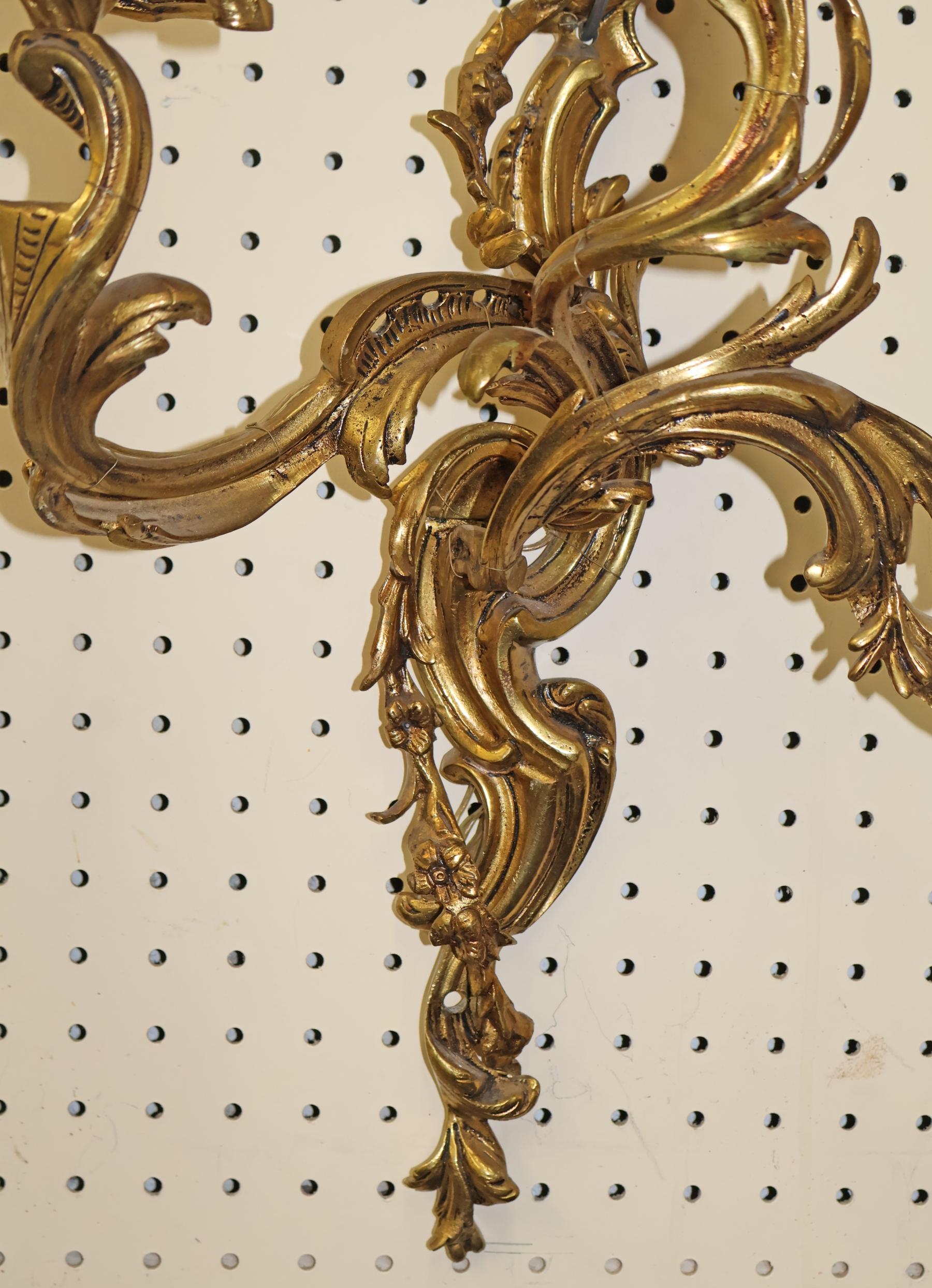 Coppia di 3 lampade da parete in bronzo in stile Luigi XV francese in vendita 3